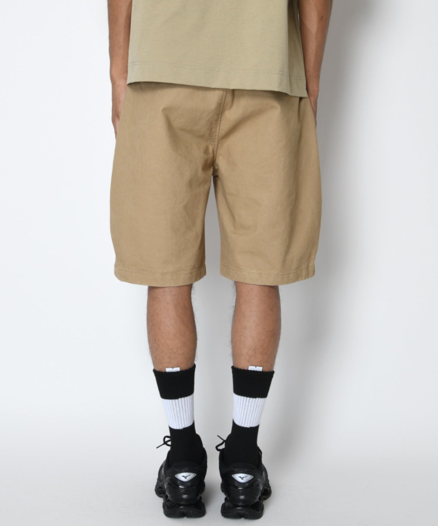 Pigment dyed Twill side-tuck shorts - beige