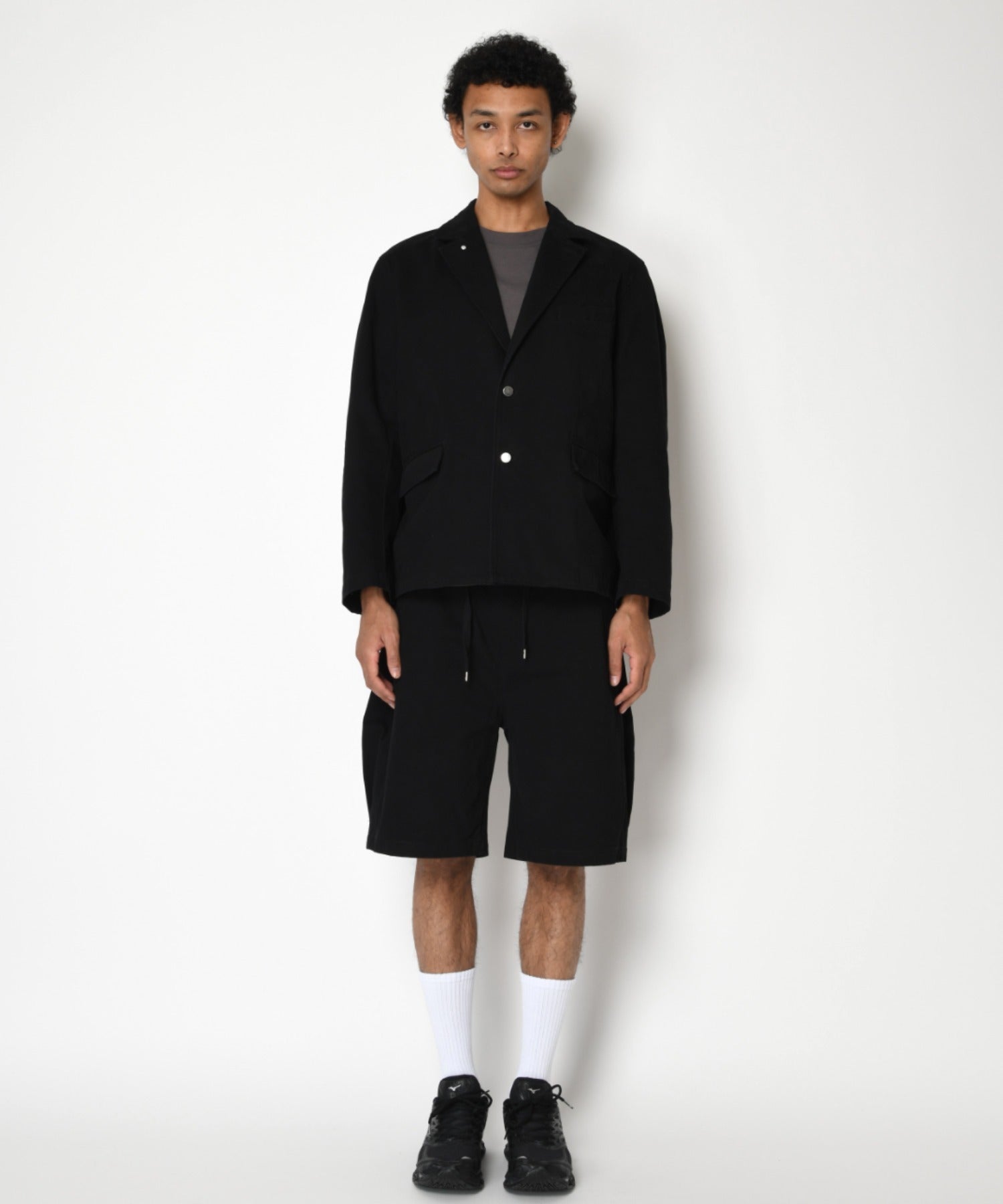 Pigment dyed Twill side-tuck shorts - black