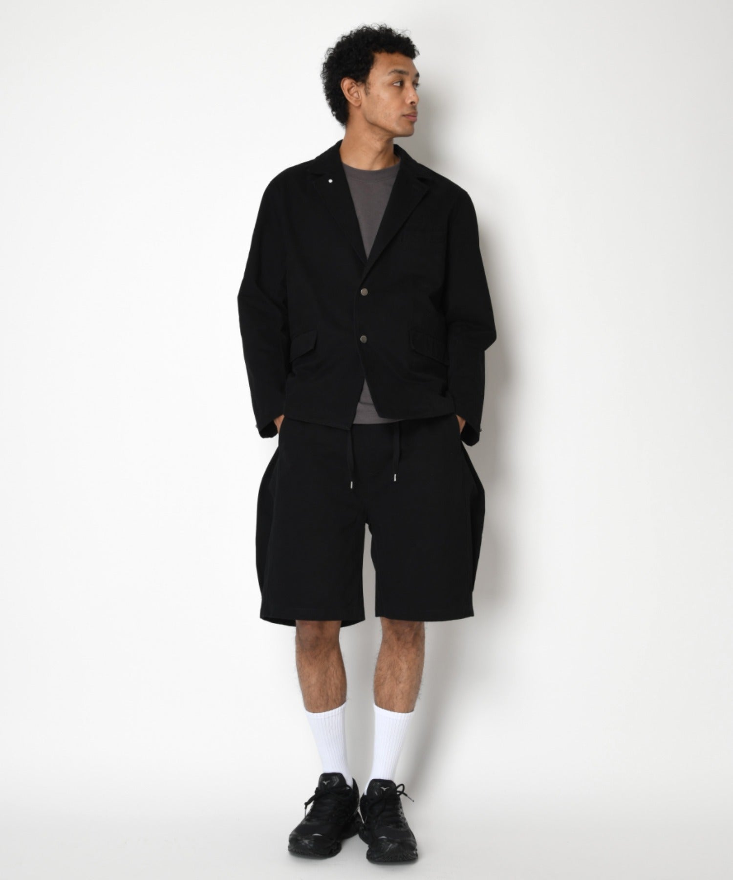 Pigment dyed Twill side-tuck shorts - black