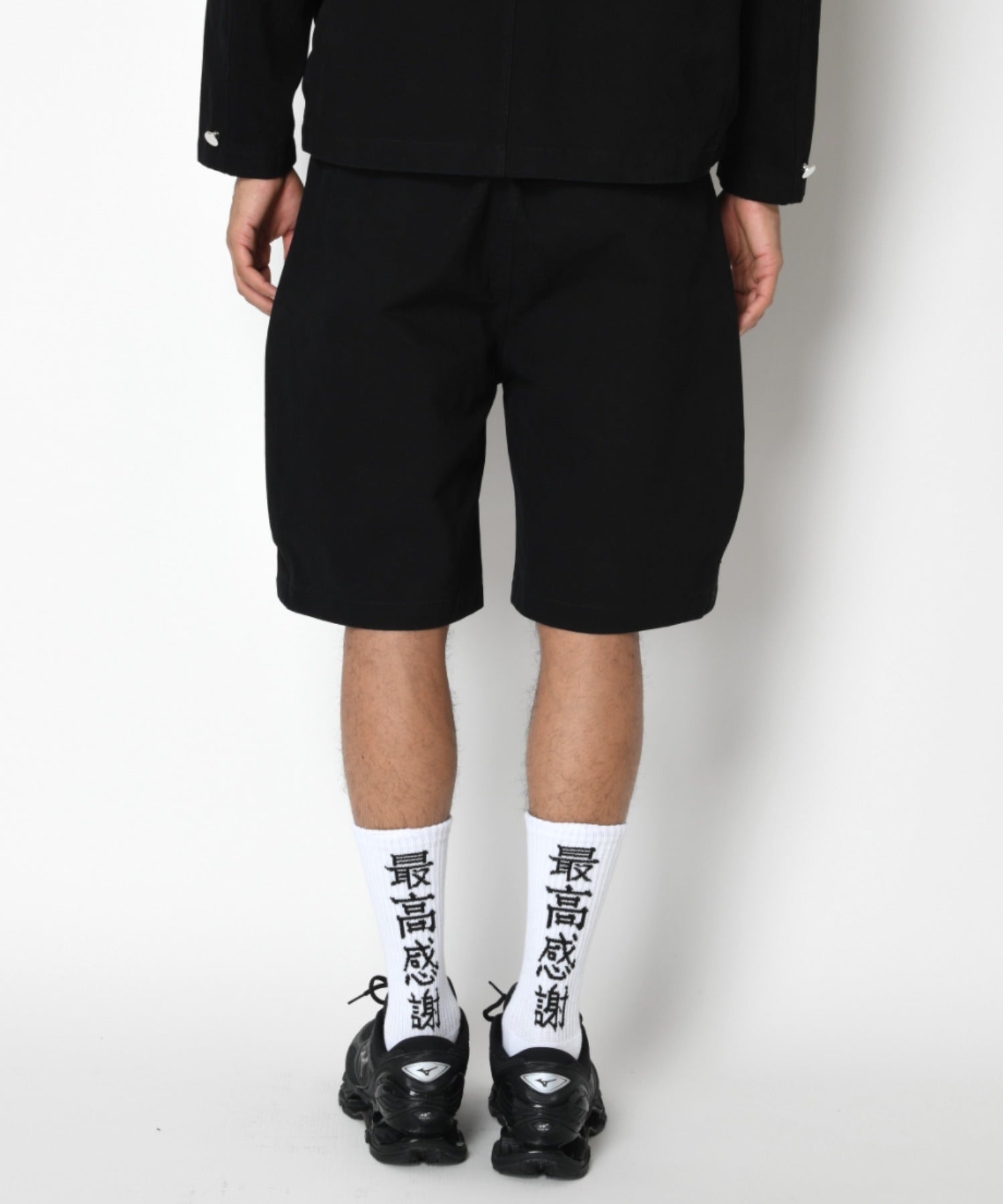 Pigment dyed Twill side-tuck shorts - black