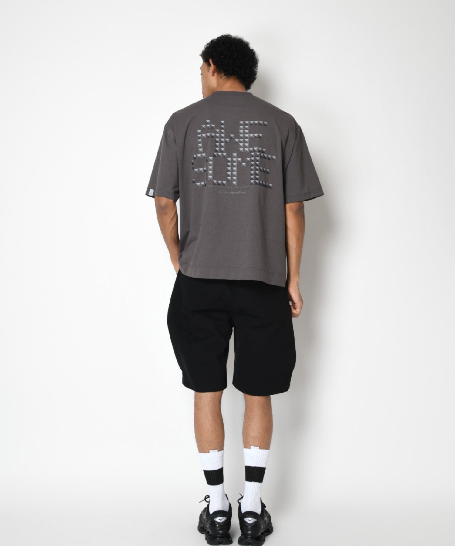 Pigment dyed Twill side-tuck shorts - black
