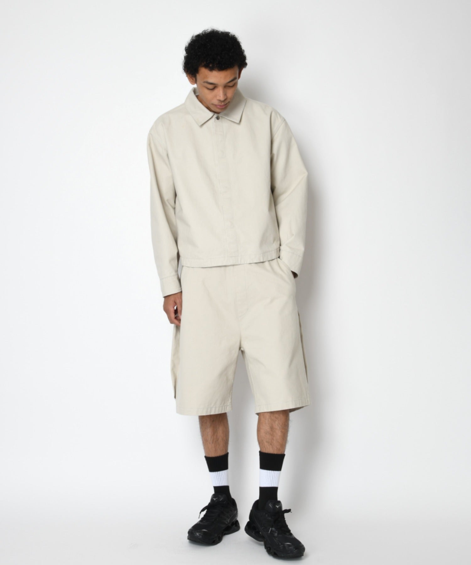 Pigment dyed Twill side-tuck shorts - ivory