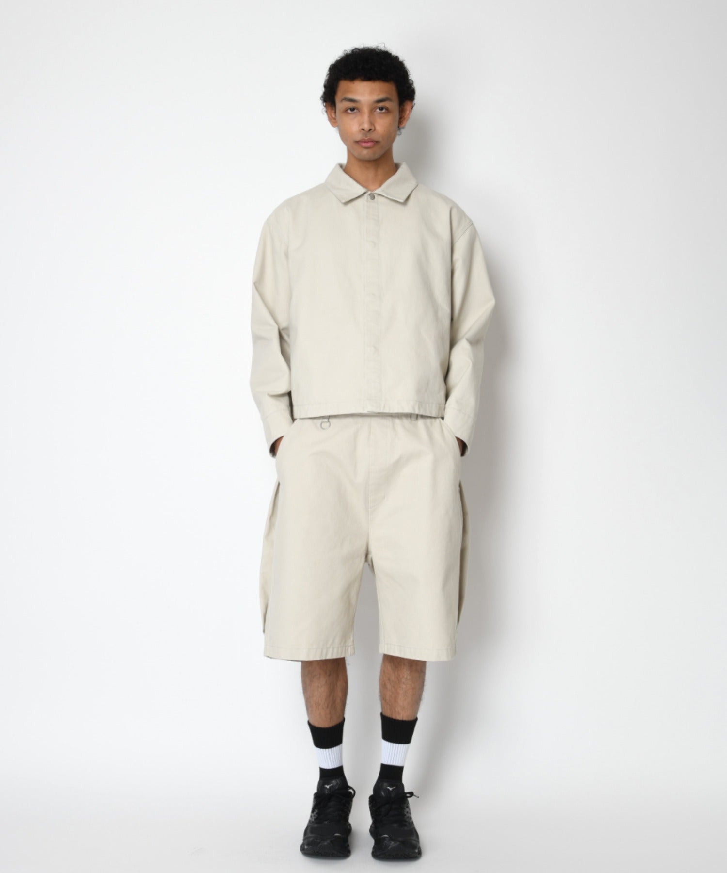 Pigment dyed Twill side-tuck shorts - ivory