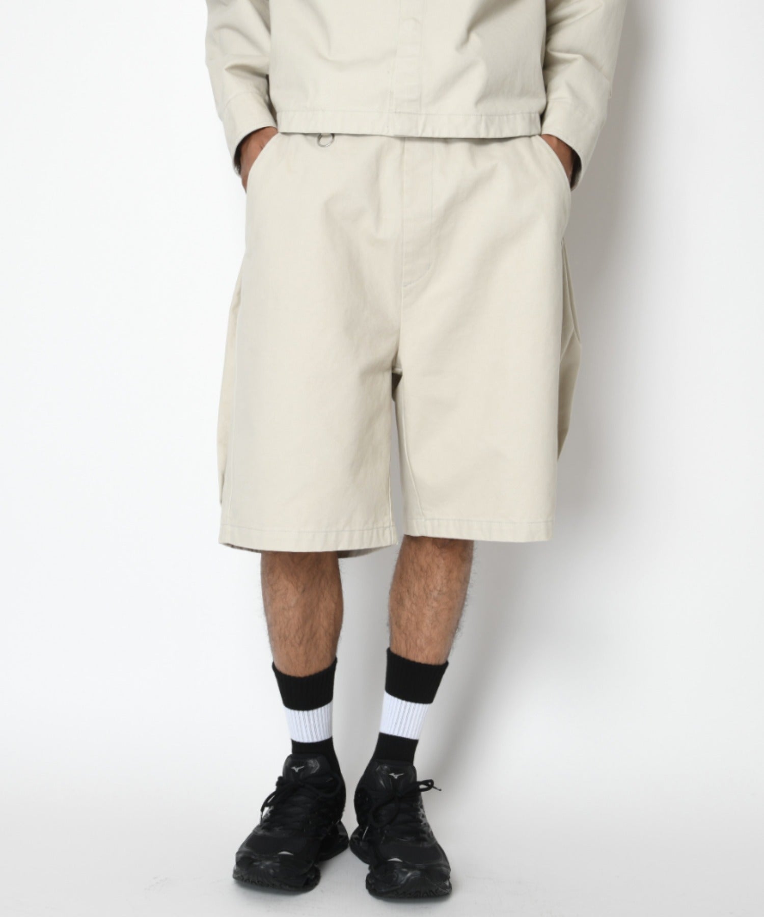 Pigment dyed Twill side-tuck shorts - ivory