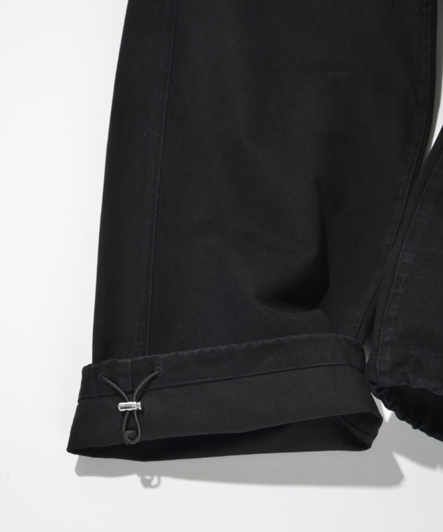 Pigment dyed side-tuck wide trousers - black