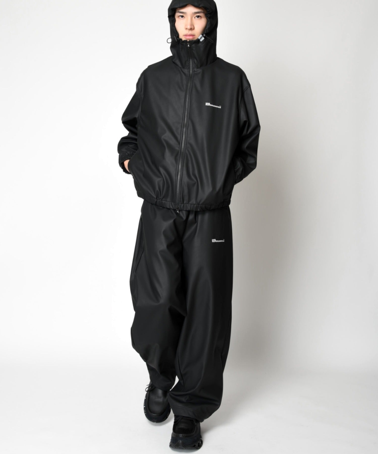 Side-tuck balloon pants - matte black