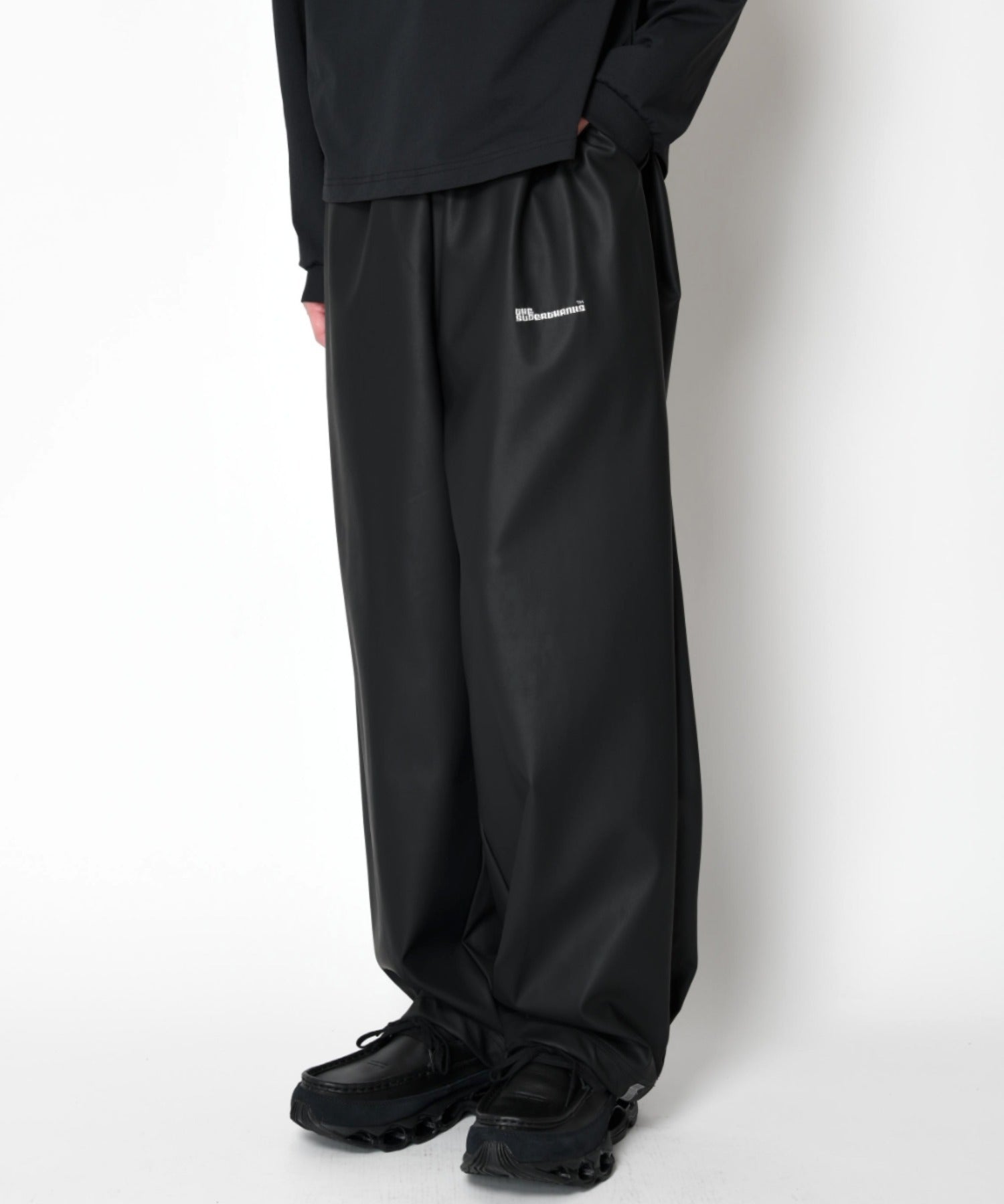Side-tuck balloon pants - matte black