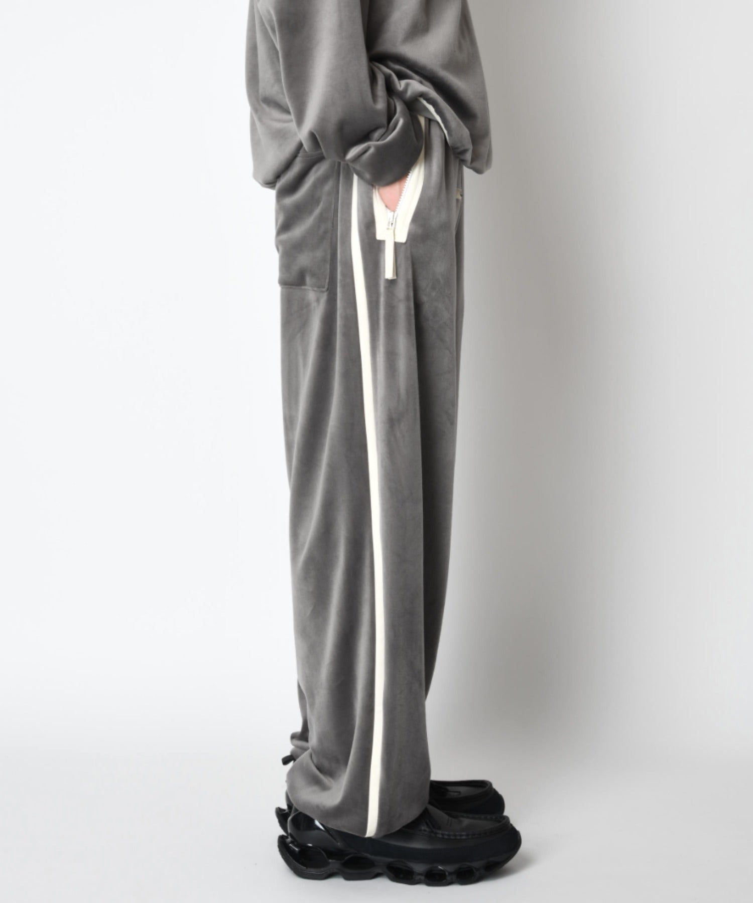 Velour barrel leg line pants - gray/wh