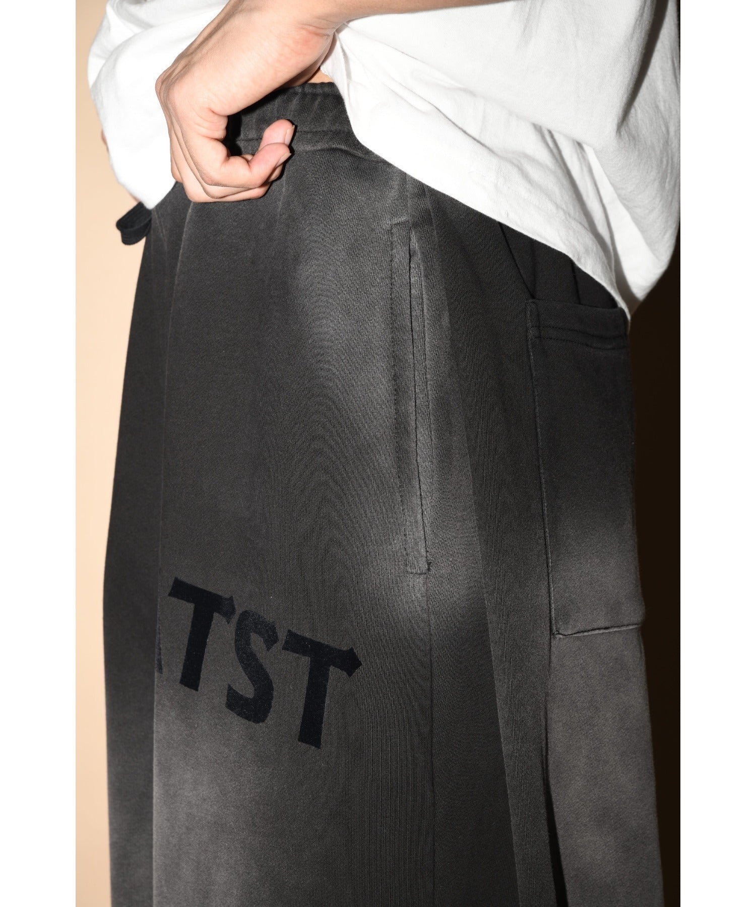 Sun faded Flocky print Sweat Side-tuck Wide Pants - black