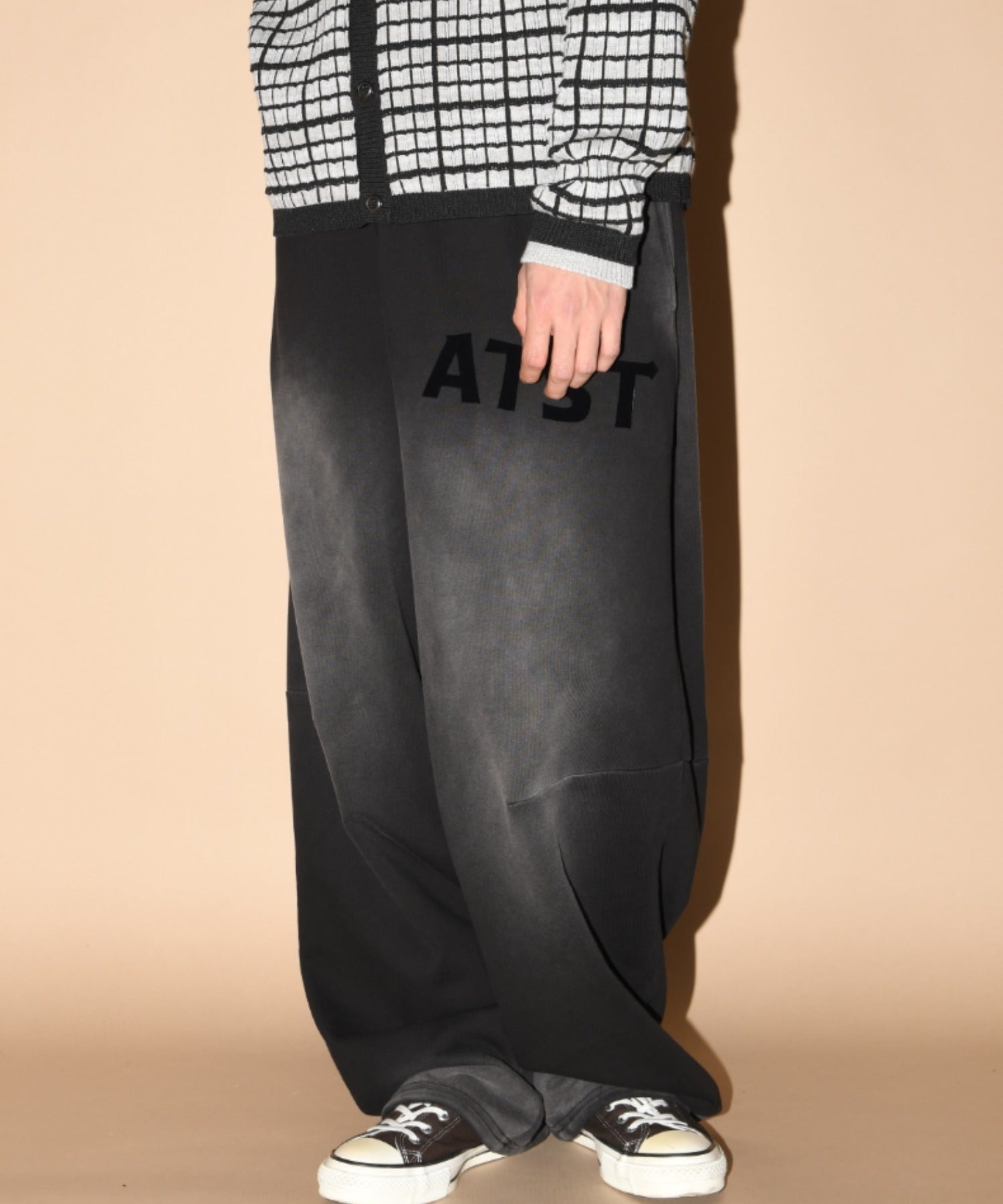 Sun faded Flocky print Sweat Side-tuck Wide Pants - black