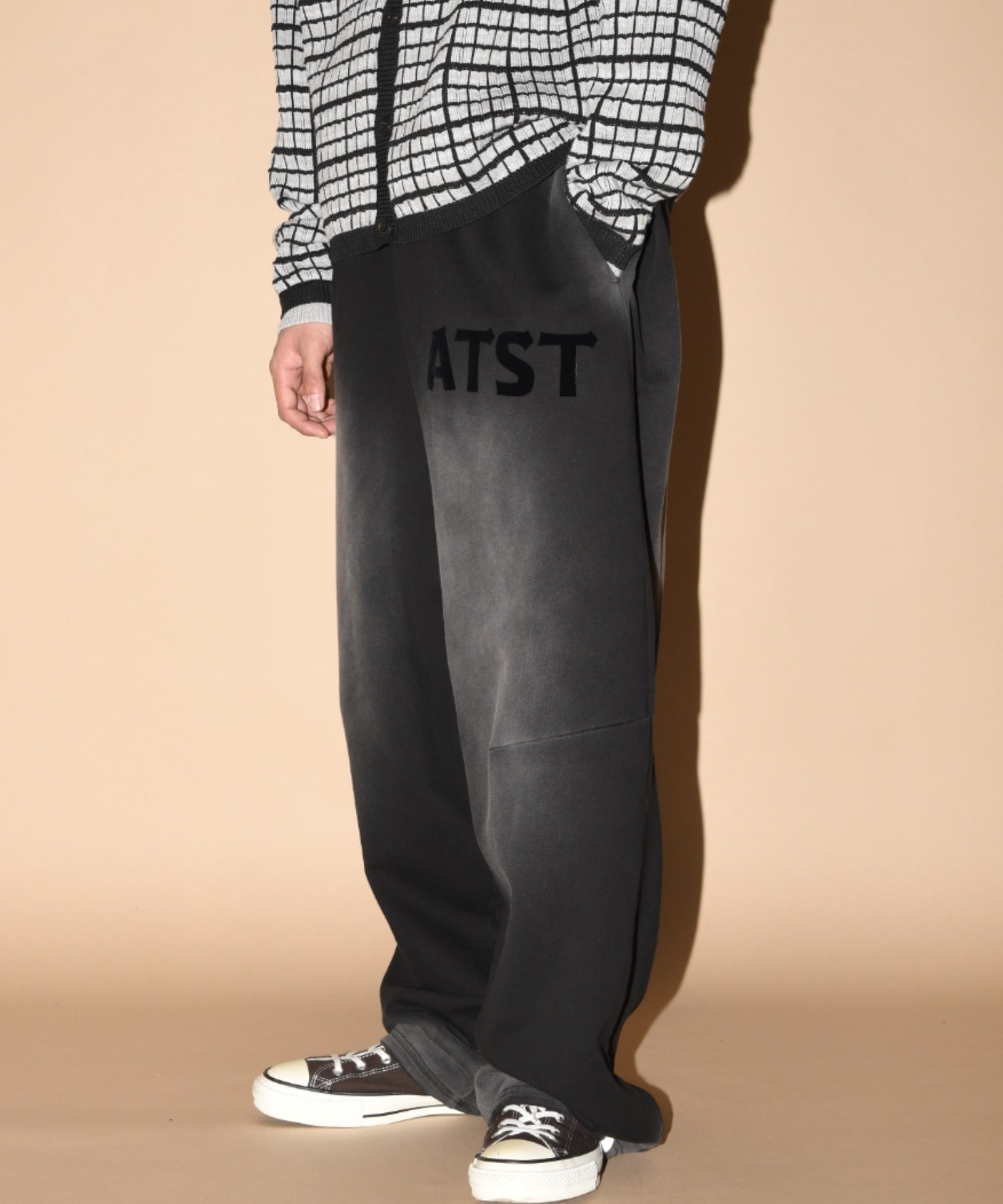 Sun faded Flocky print Sweat Side-tuck Wide Pants - black