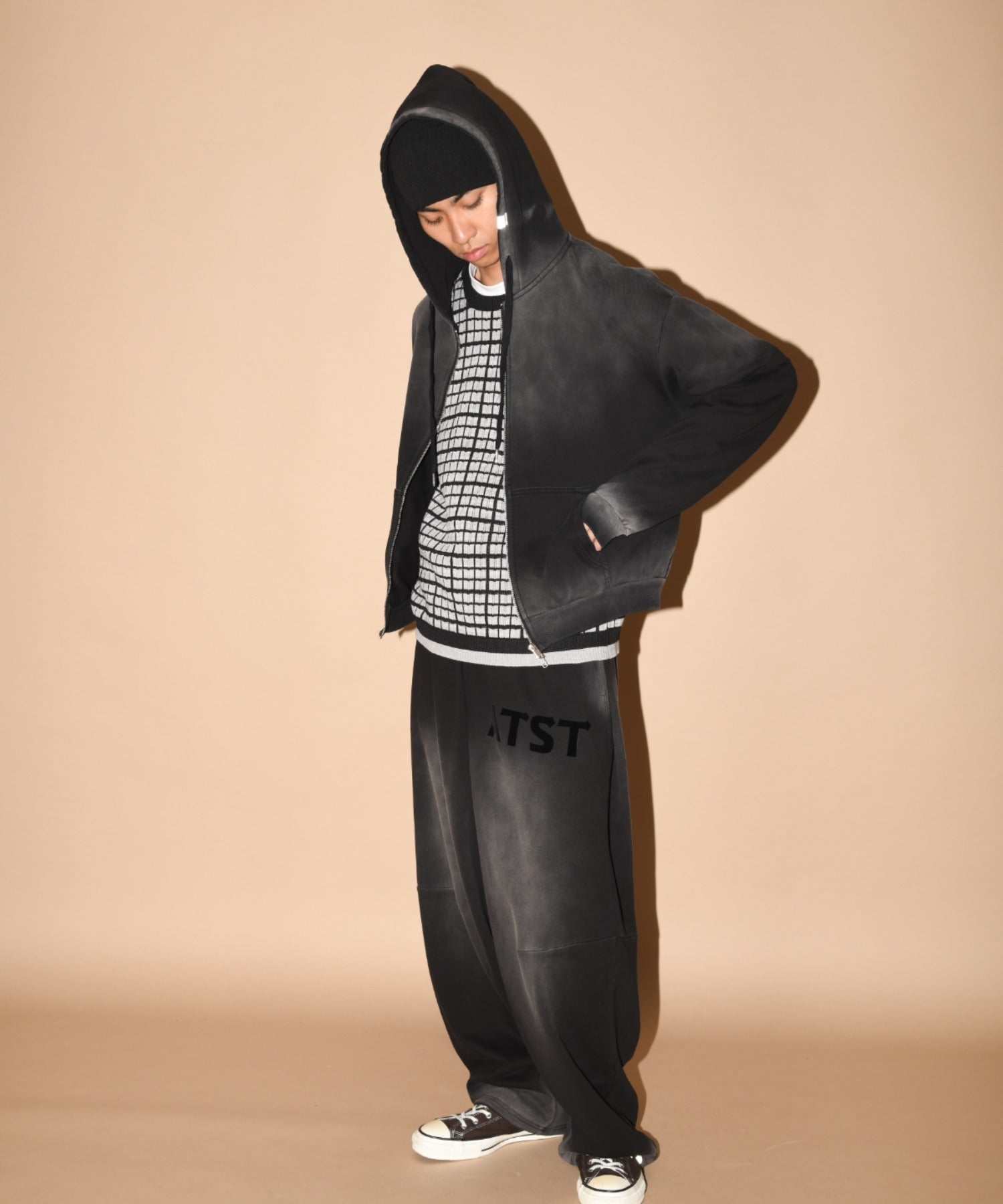 Sun faded Flocky print Sweat Side-tuck Wide Pants - black