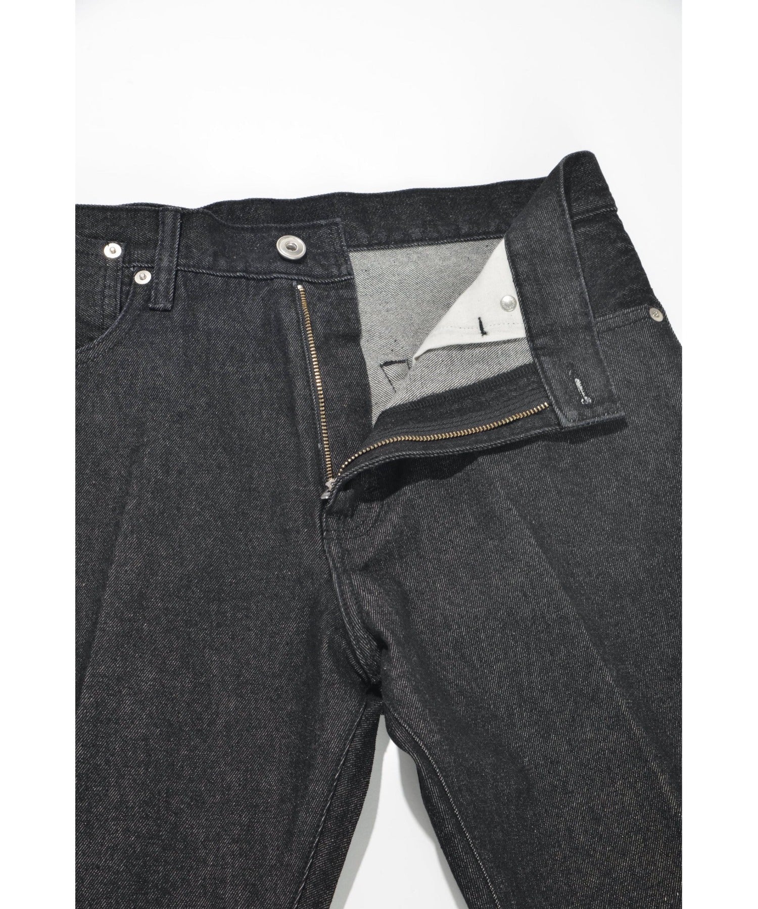 フレアシルエットデニムパンツ/Washed flared denim trousers - black