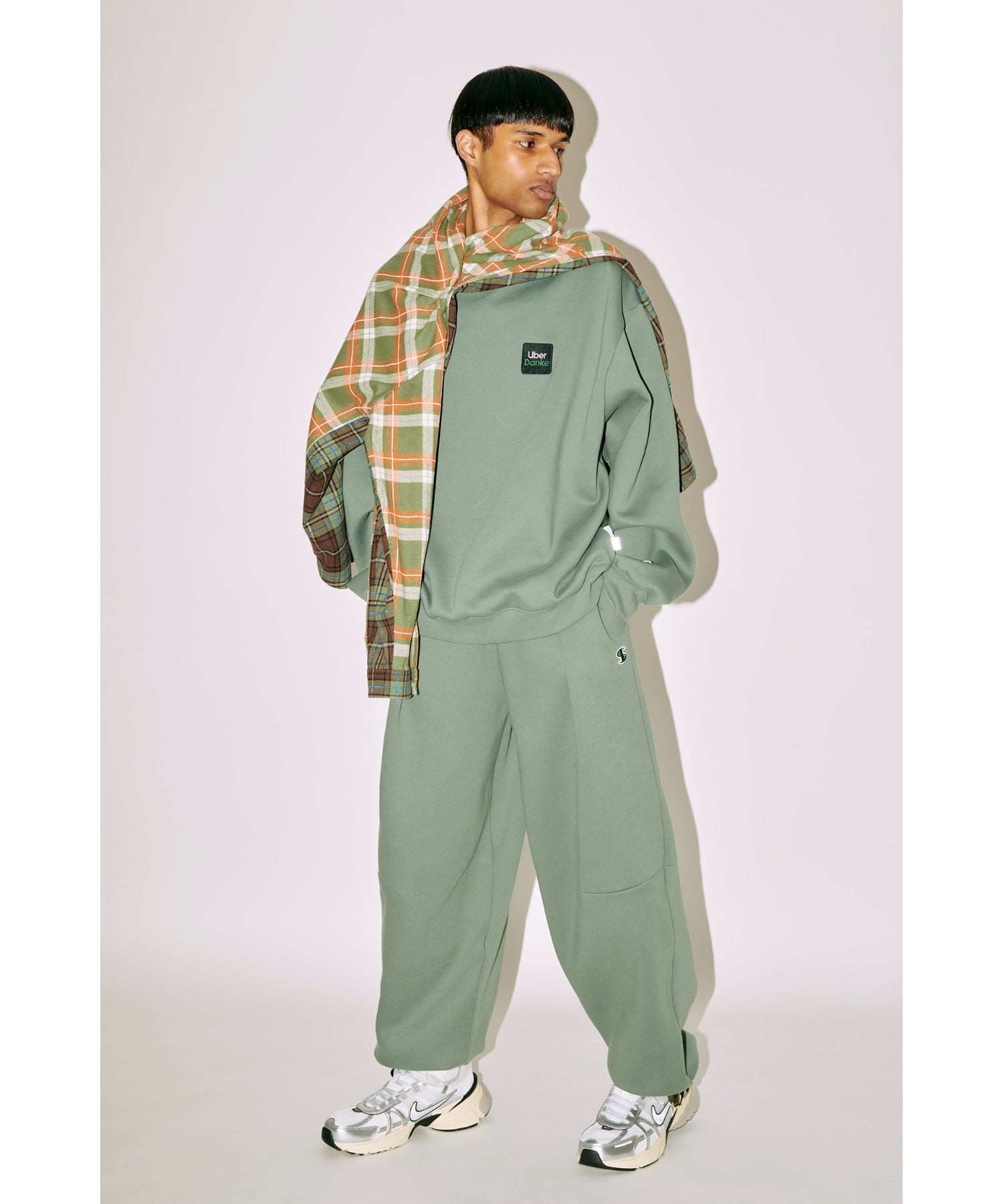 Wide tuck sweat trousers - almond green
