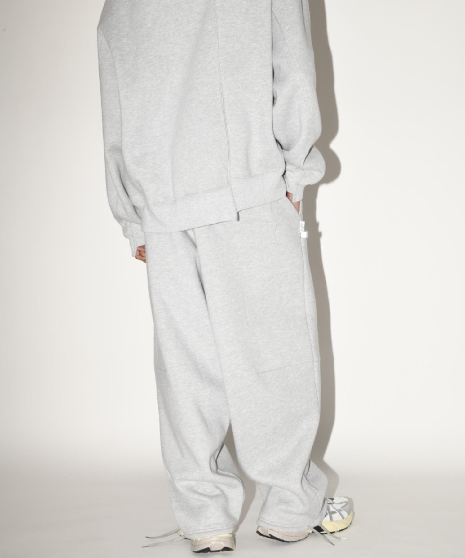 Wide tuck sweat trousers - almond green