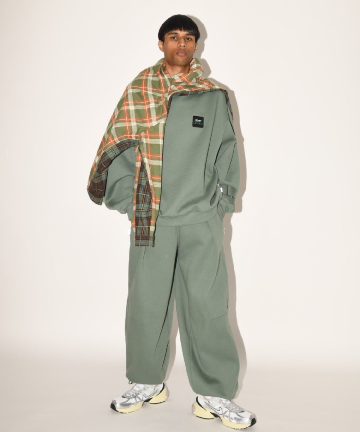 Wide tuck sweat trousers - almond green