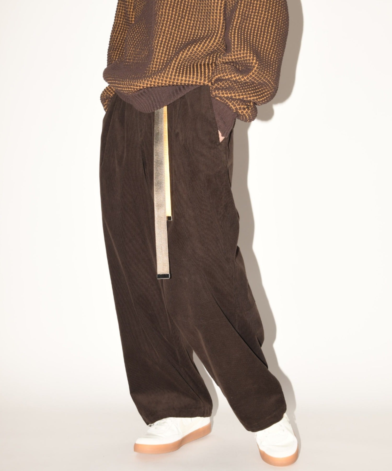 Corduroy neo slacks - black