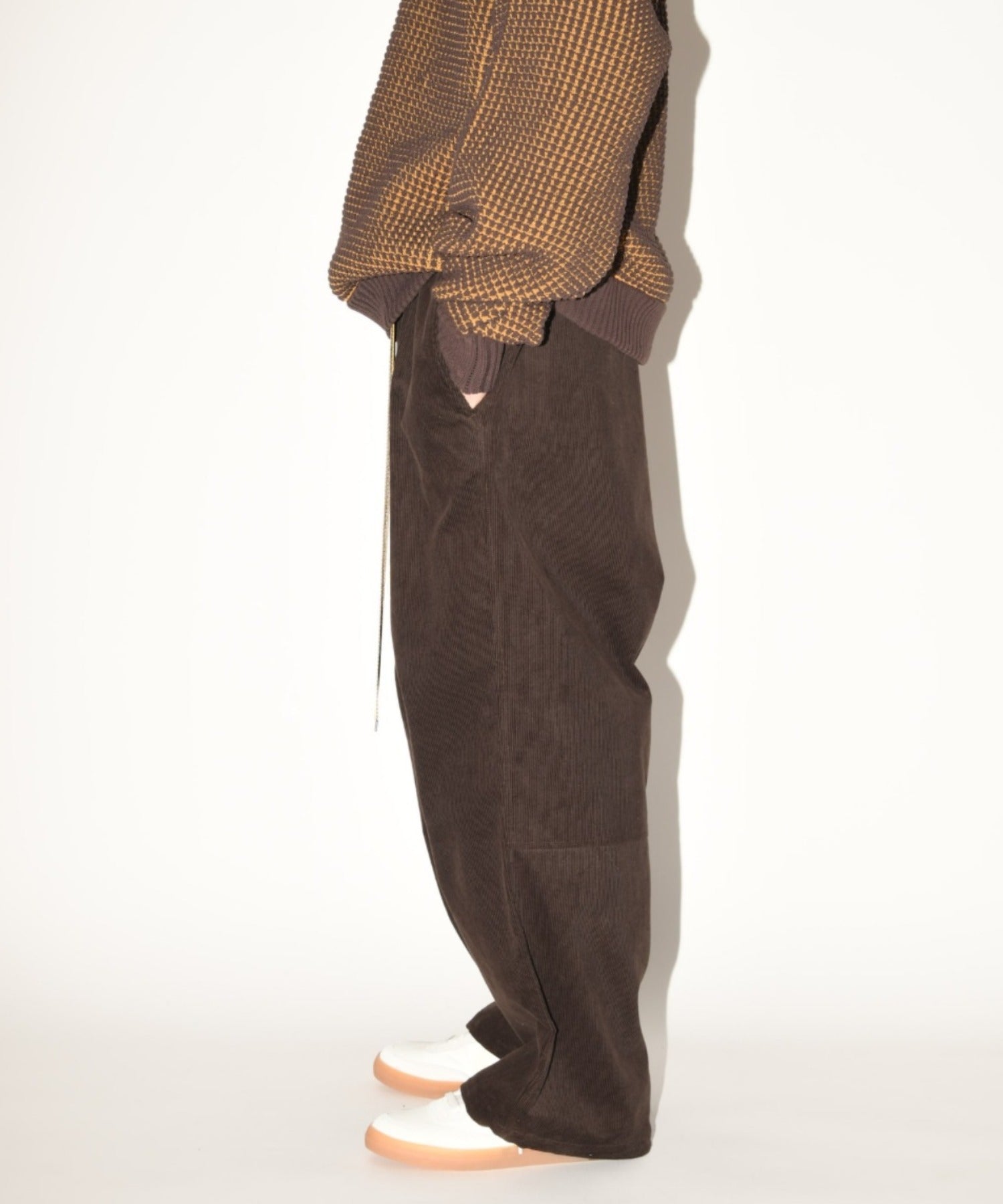Corduroy neo slacks - black