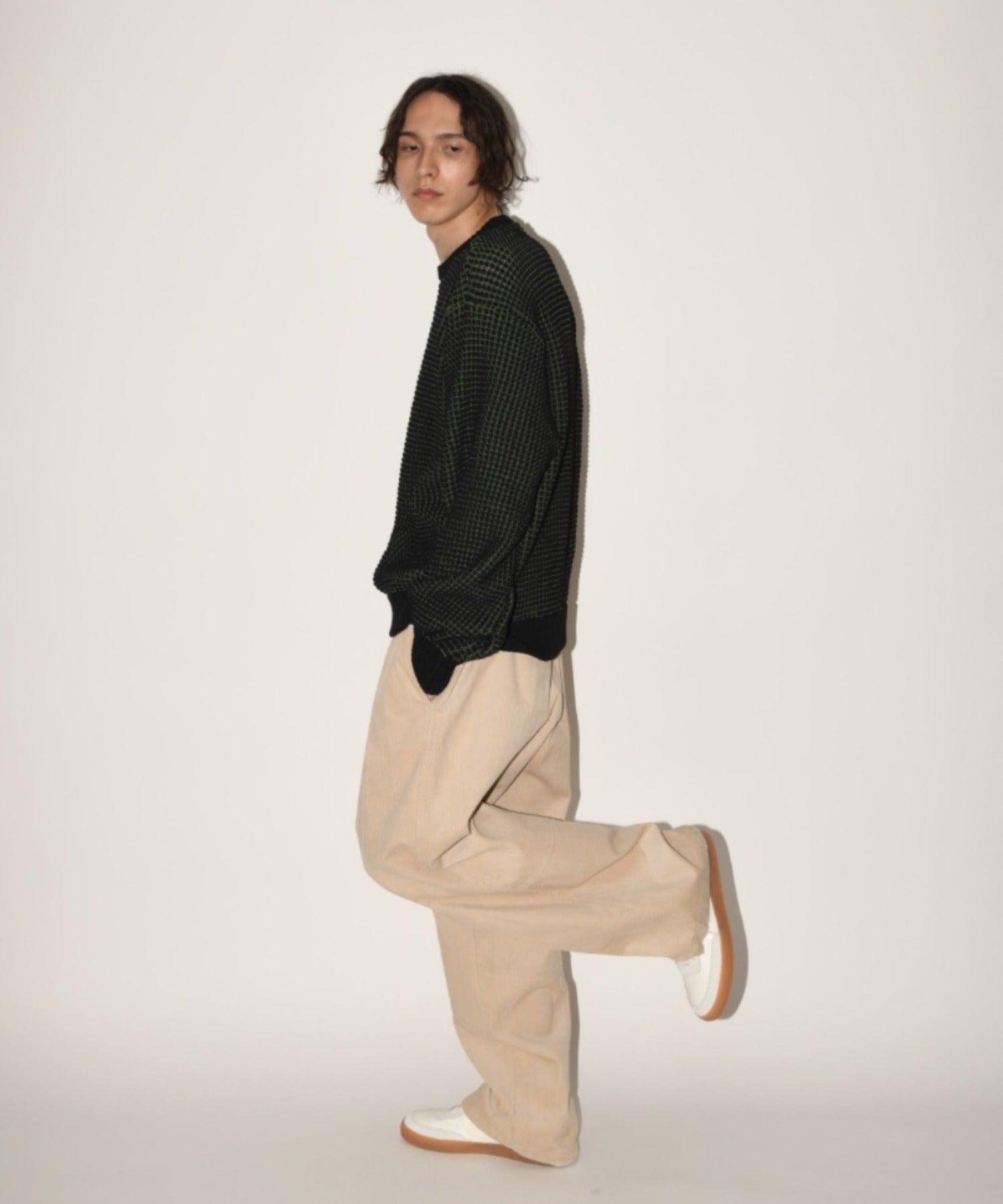 Corduroy neo slacks - black
