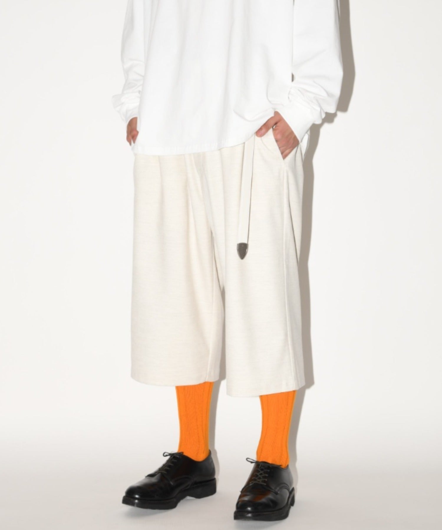 Long narrow belt - white