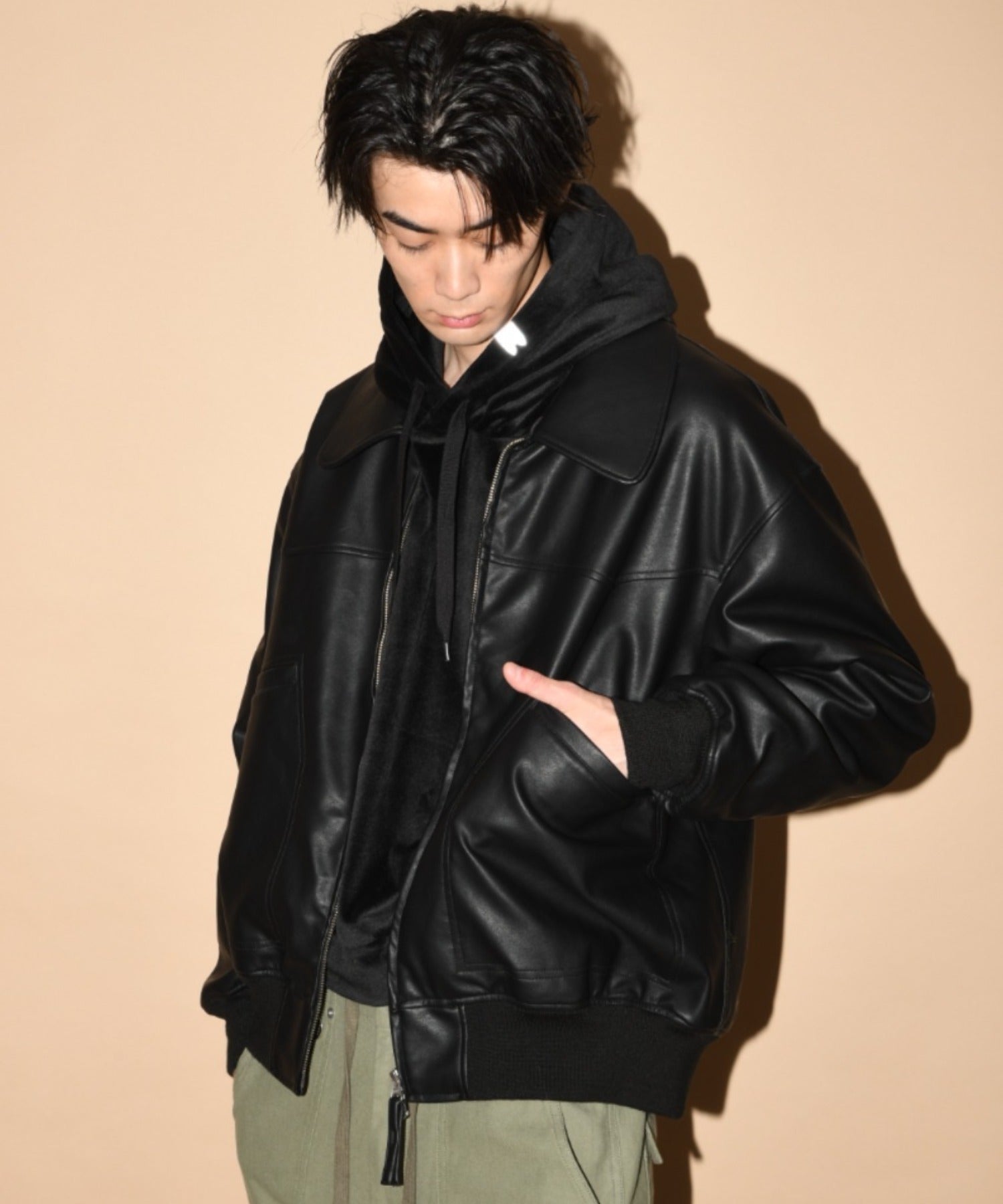 Velour Short Hoodie - black