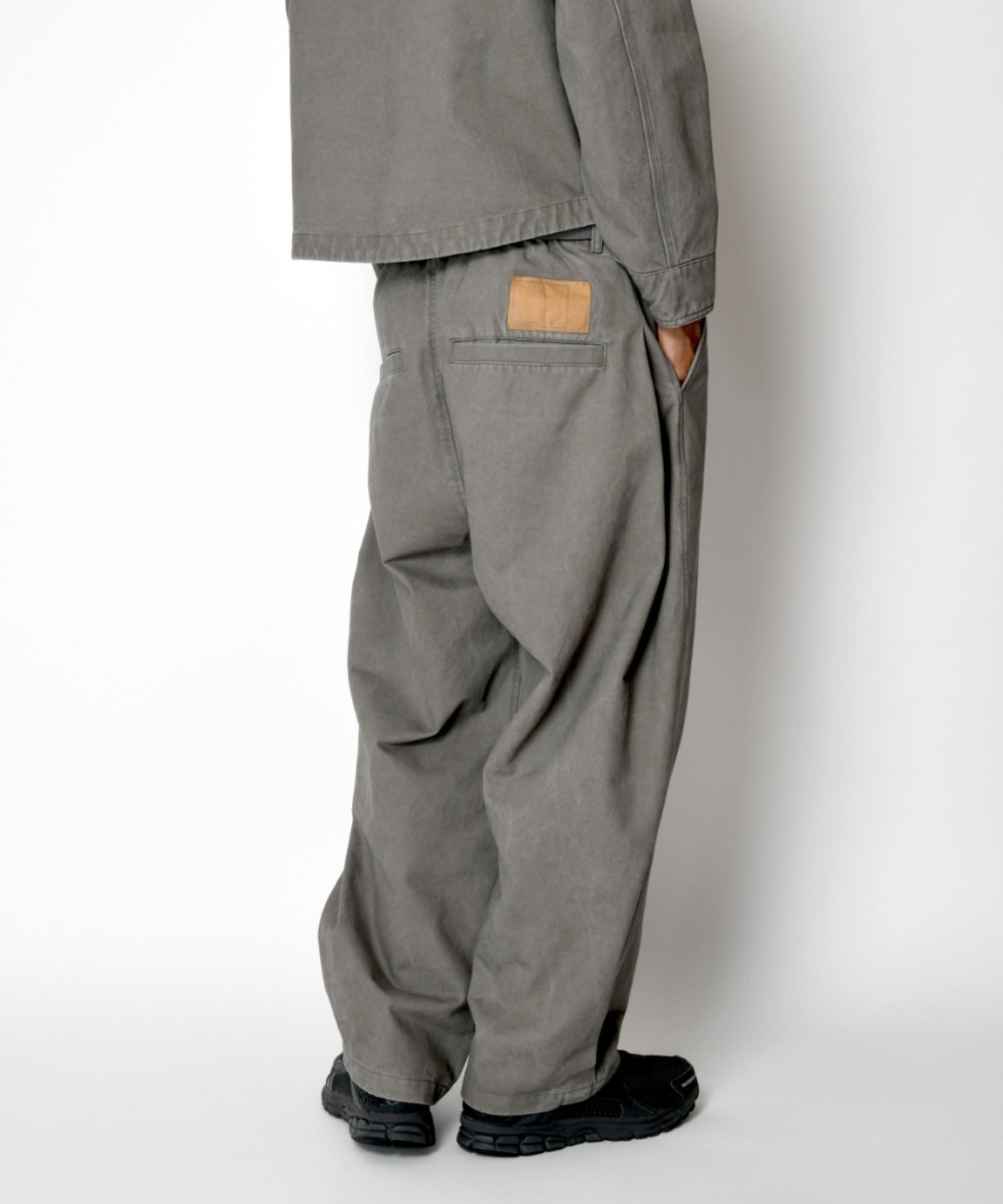 Pigment dyed Twill Side-tuck Wide Pants - gray