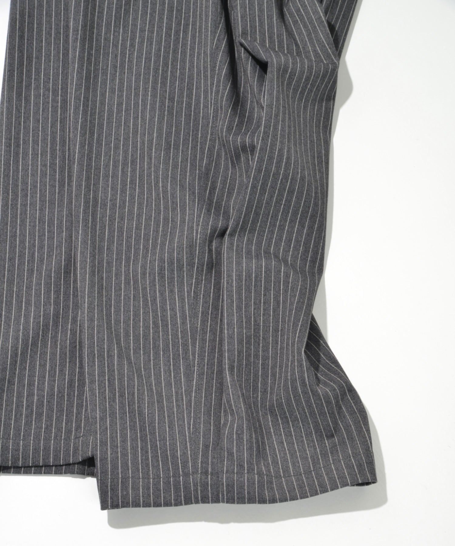 TR Pinstripe Side-tuck Wide Pants - gray/white