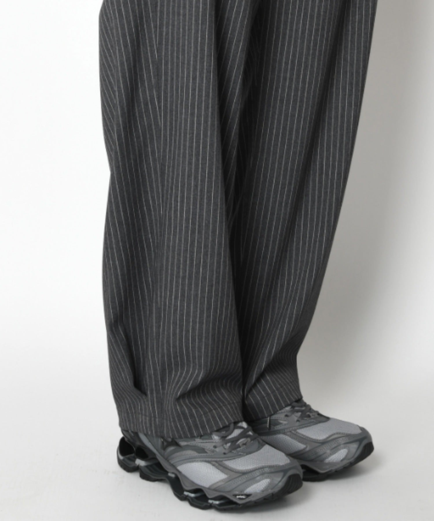 TR Pinstripe Side-tuck Wide Pants - gray/white