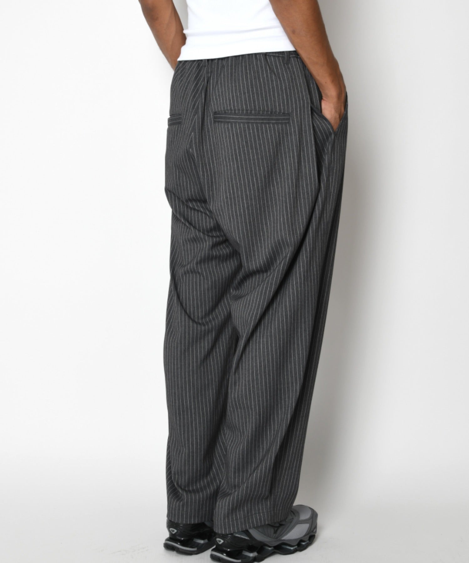 TR Pinstripe Side-tuck Wide Pants - gray/white