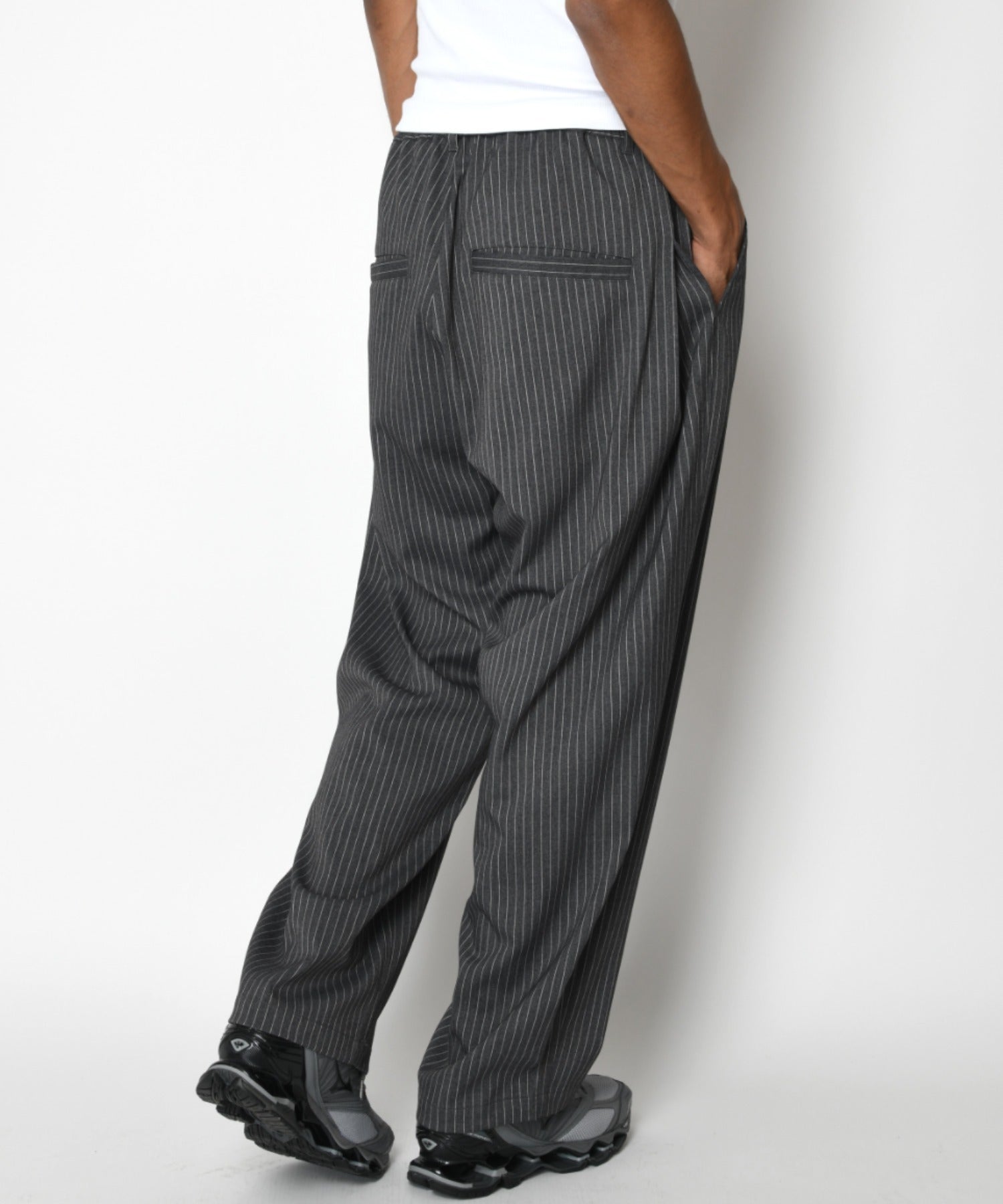 TR Pinstripe Side-tuck Wide Pants - gray/white