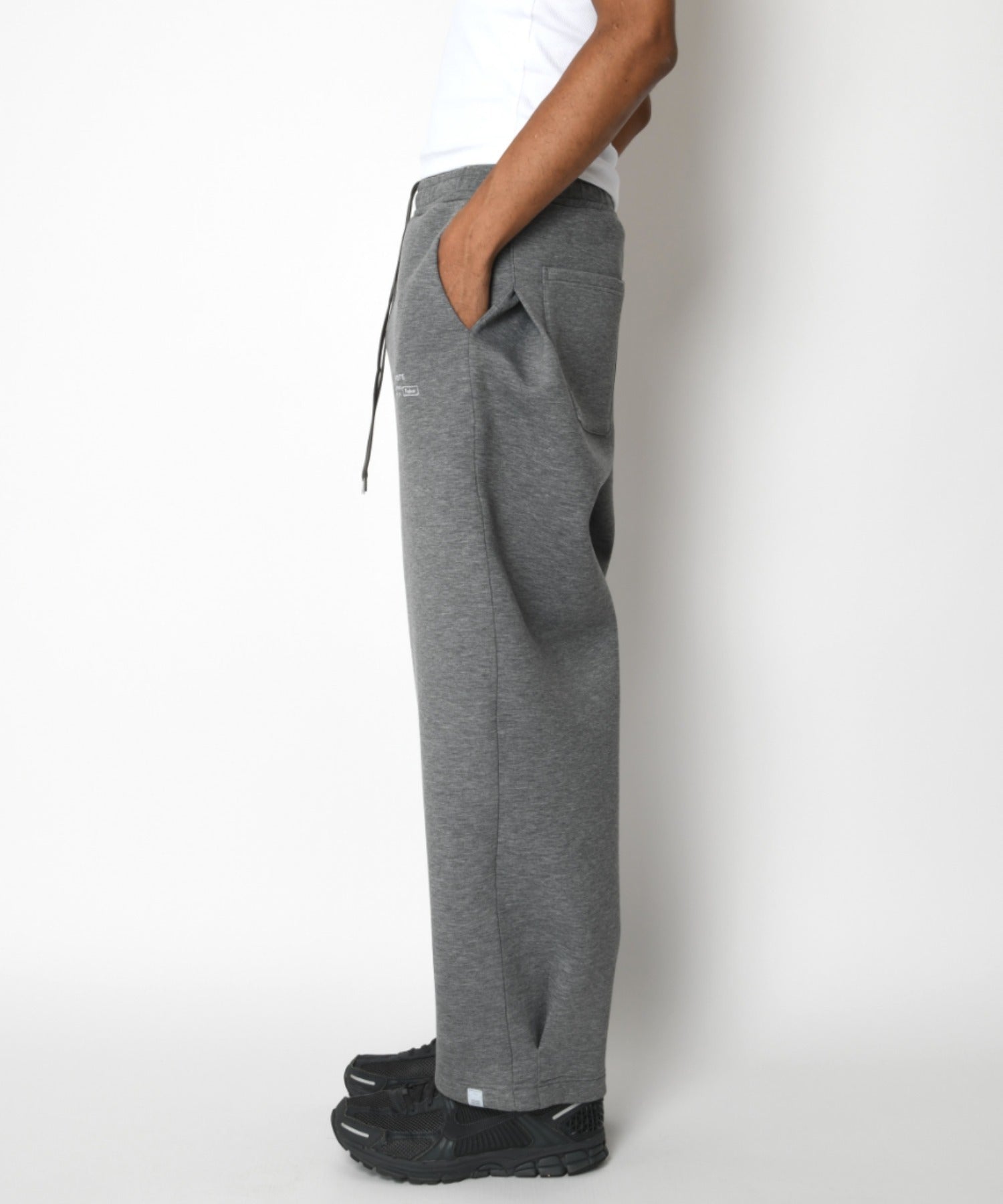 Double-knit Embroidery Side-tuck Wide Pants - ash c.gray
