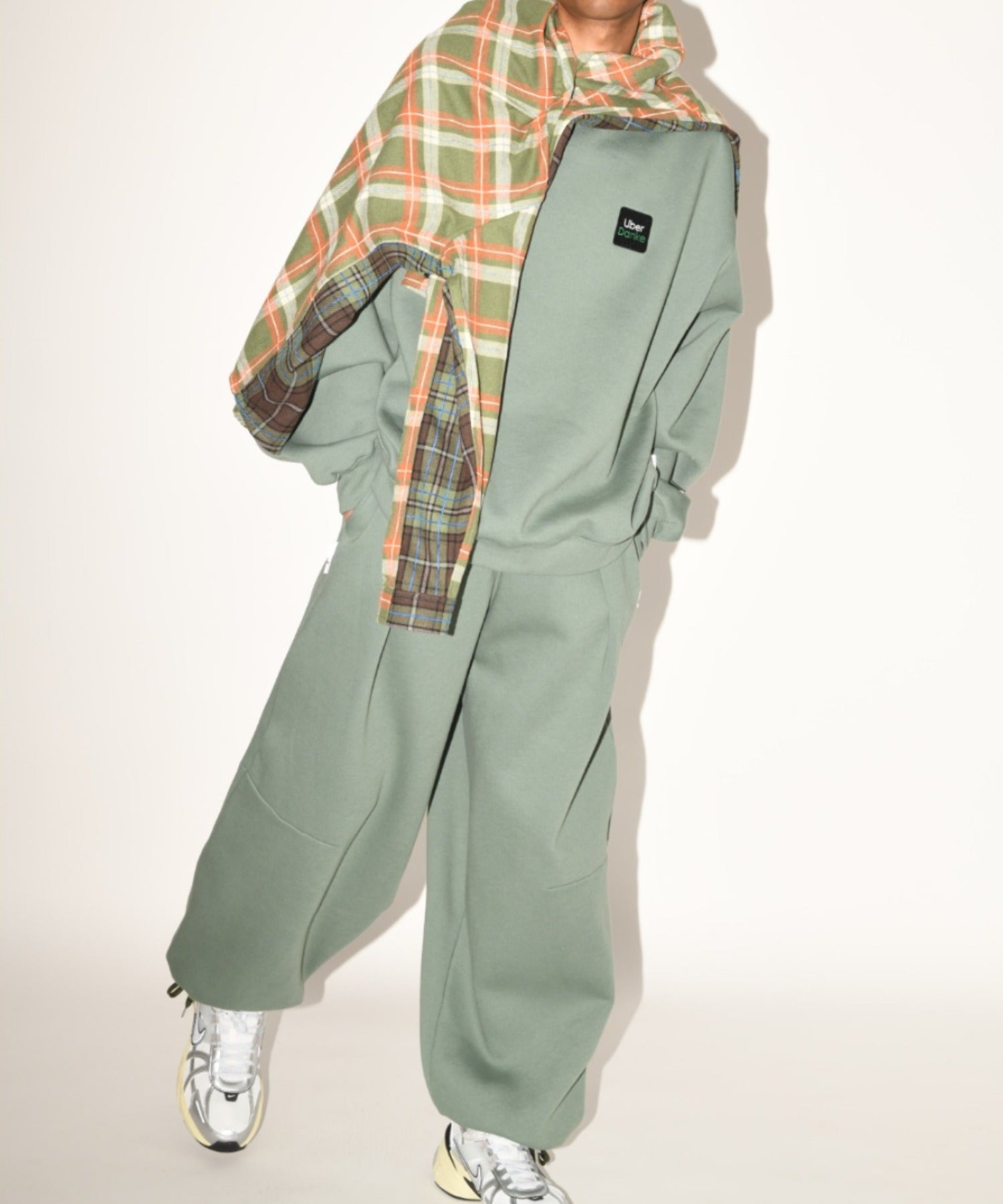 Wide tuck sweat trousers - almond green