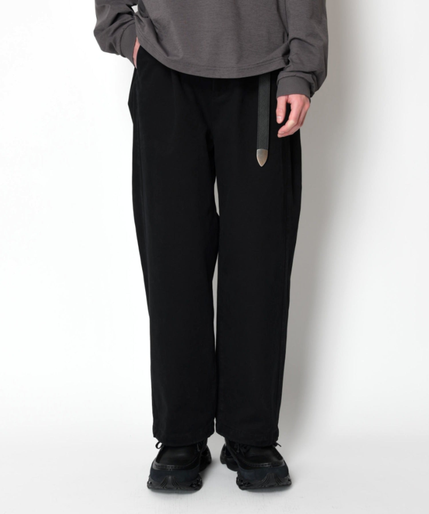 Pigment dyed side-tuck wide trousers - black