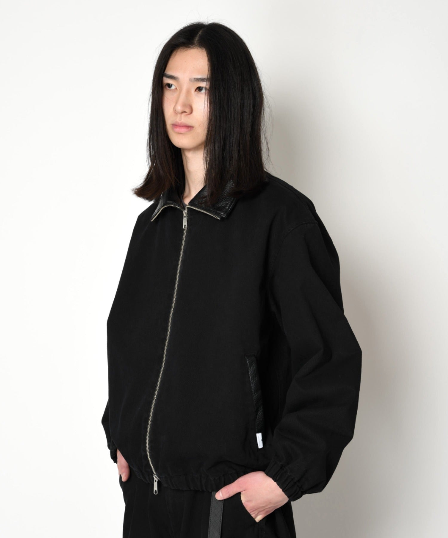 Pigment dyed stand-collar zip blouson-black