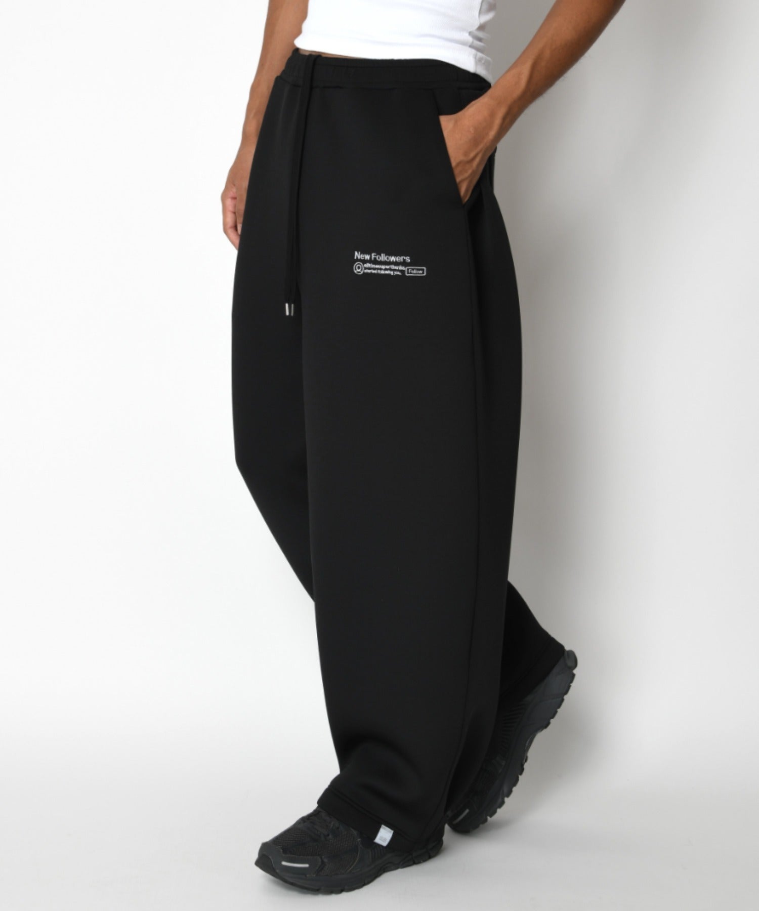 Double-knit Embroidery Side-tuck Wide Pants - black