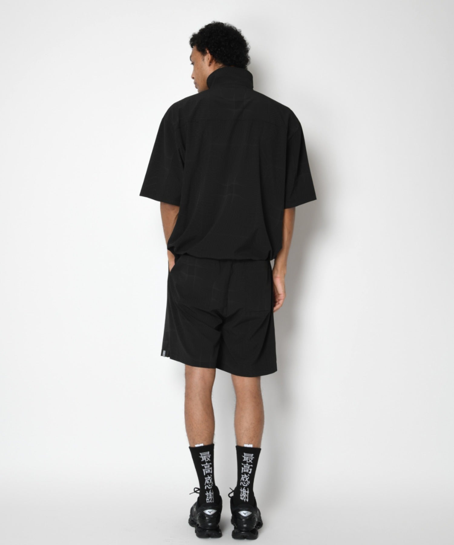 はっぴー Technical S/S high-zip pullover - black