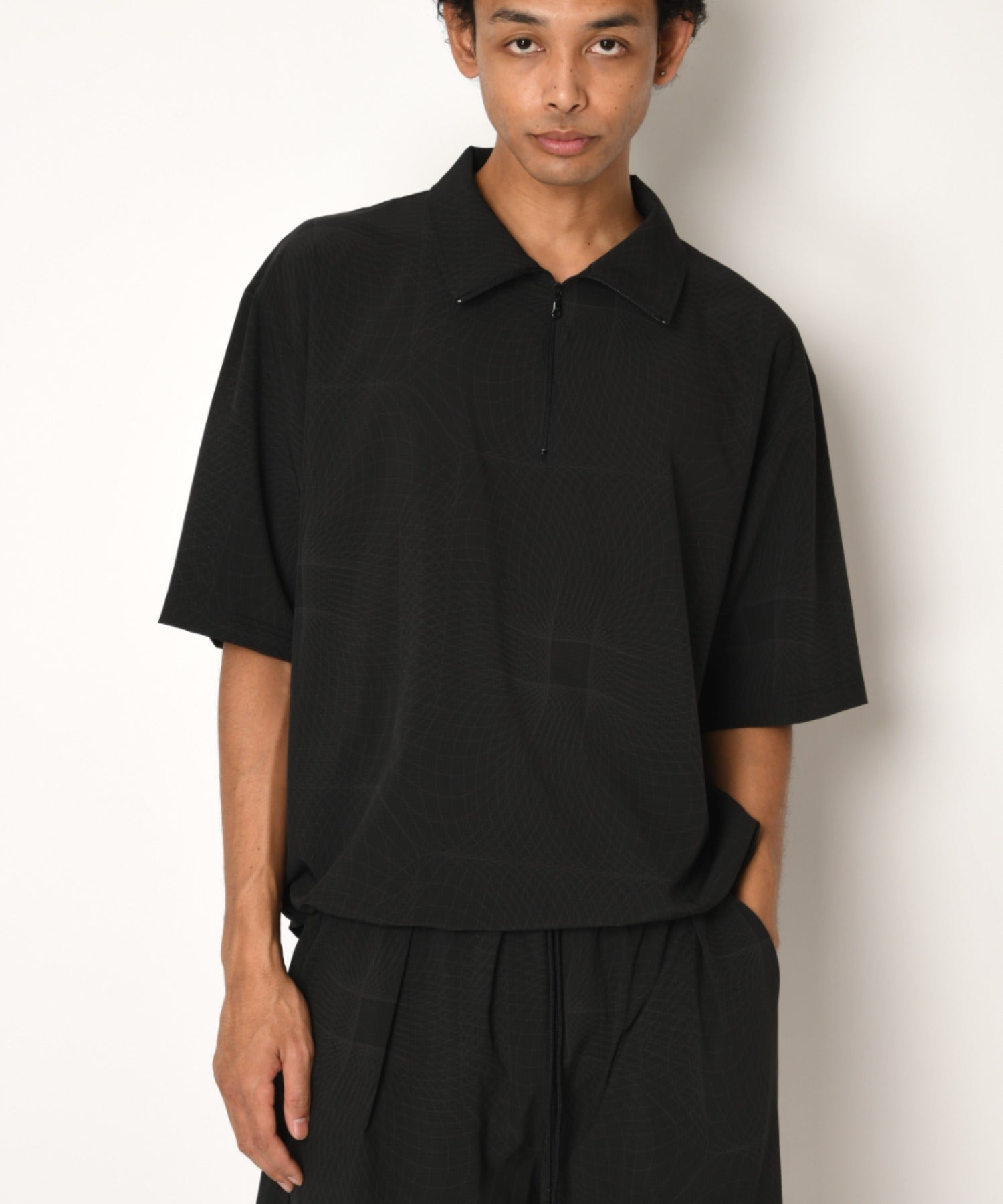 Technical S/S high-zip pullover - lineblack