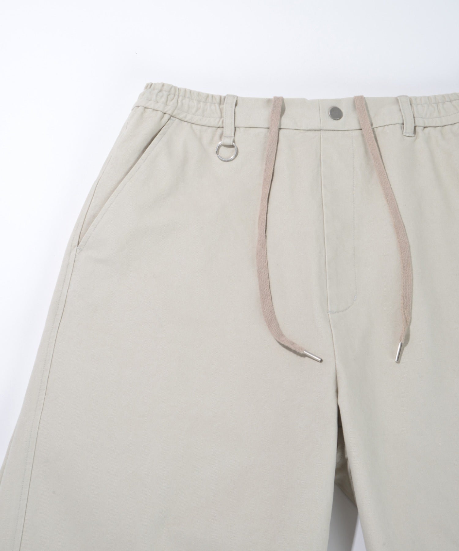 Pigment dyed Twill side-tuck shorts - beige