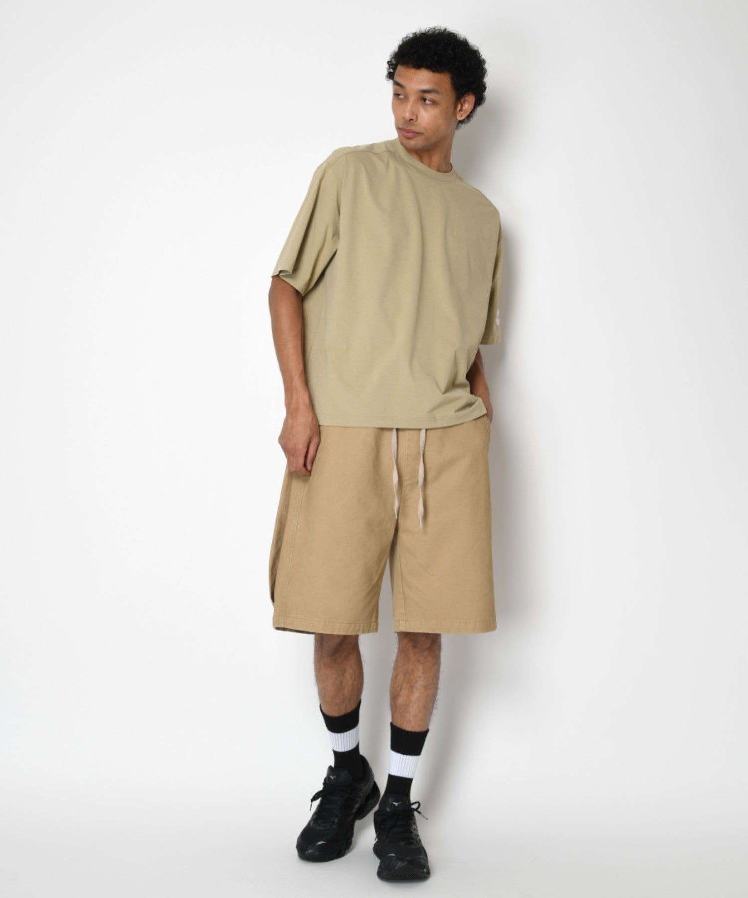 Pigment dyed Twill side-tuck shorts - beige
