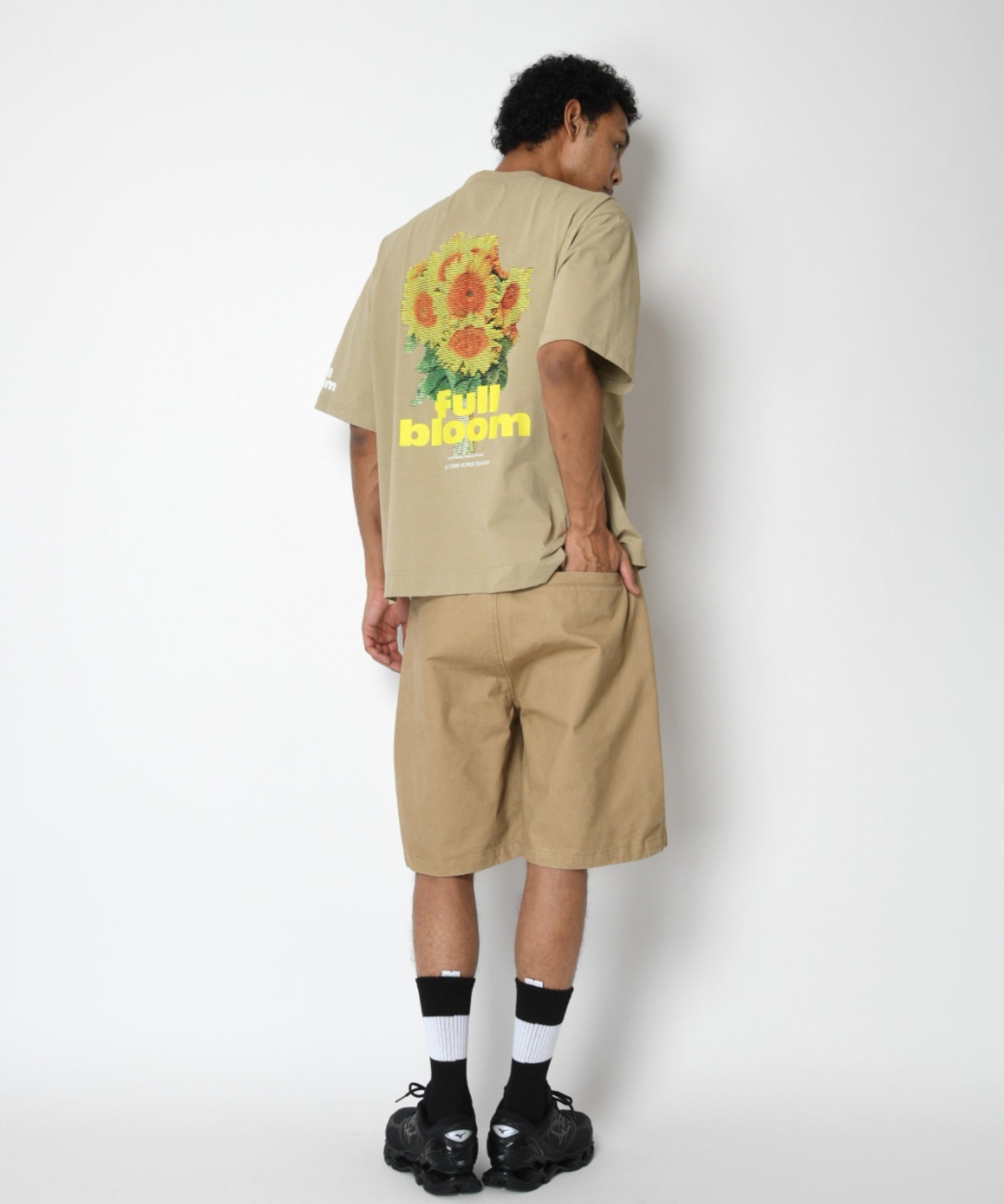Pigment dyed Twill side-tuck shorts - beige