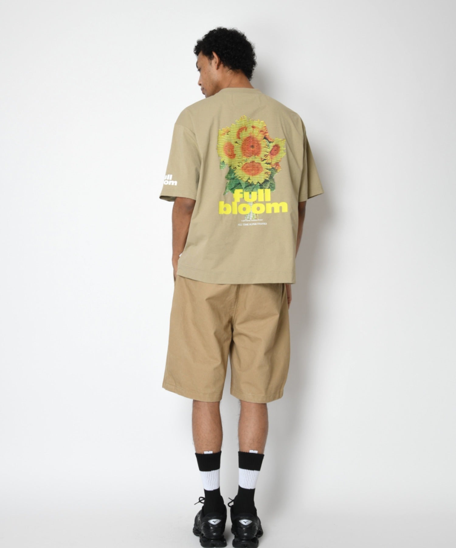 Pigment dyed Twill side-tuck shorts - beige