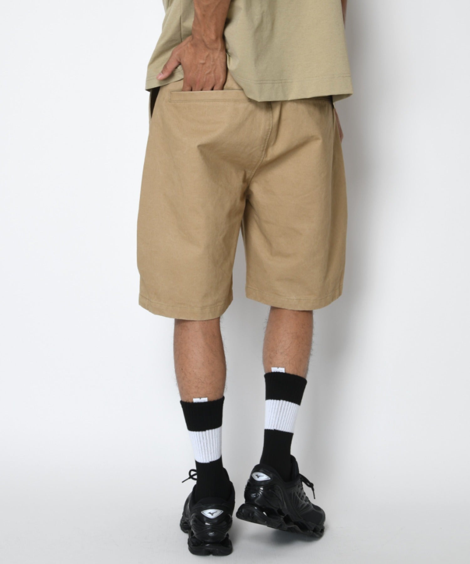 Pigment dyed Twill side-tuck shorts - beige