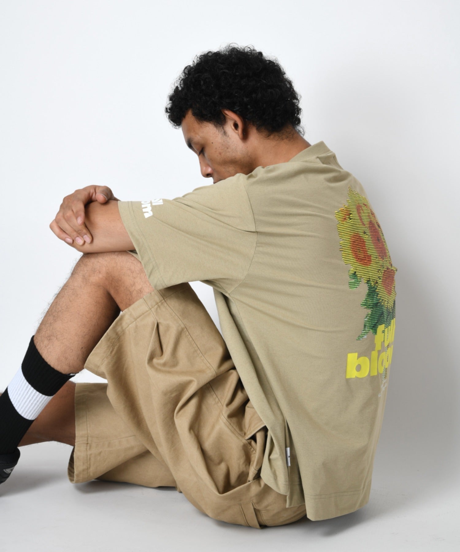 Pigment dyed Twill side-tuck shorts - beige