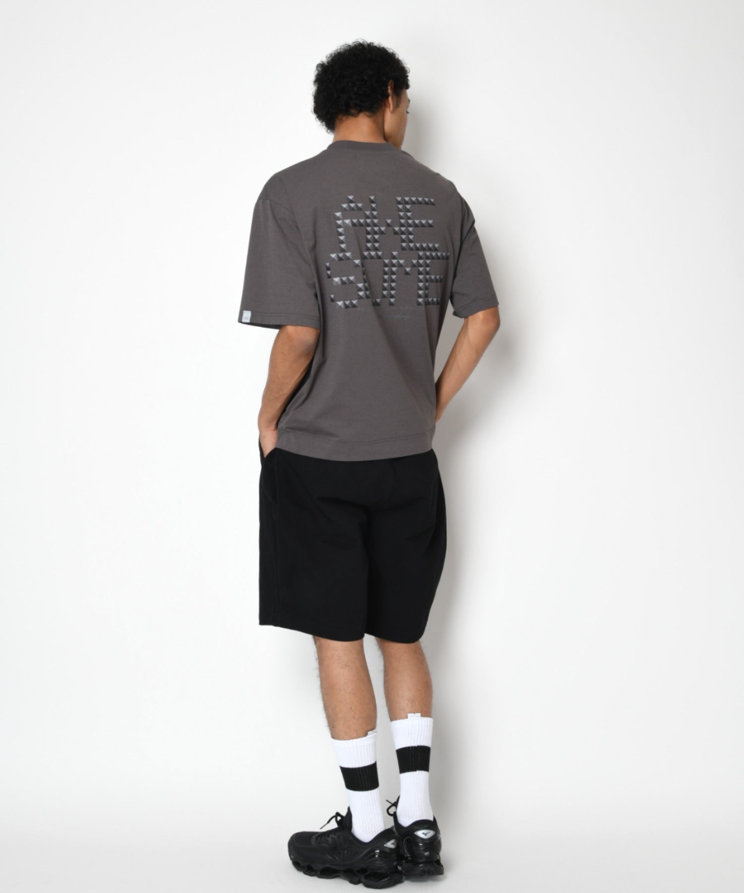 Pigment dyed Twill side-tuck shorts - black