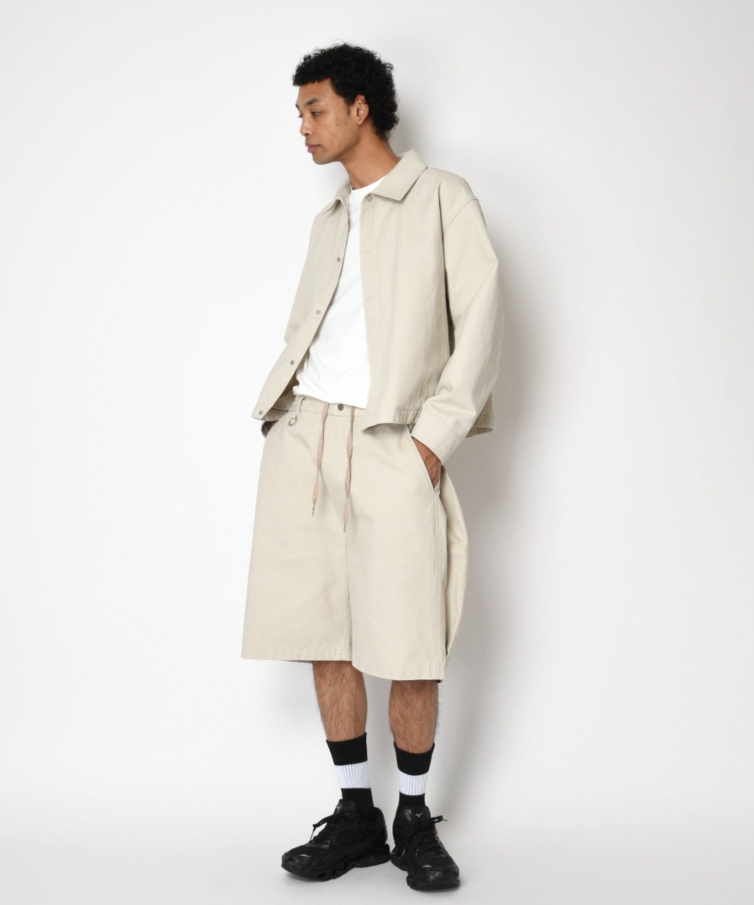 Pigment dyed Twill side-tuck shorts - ivory