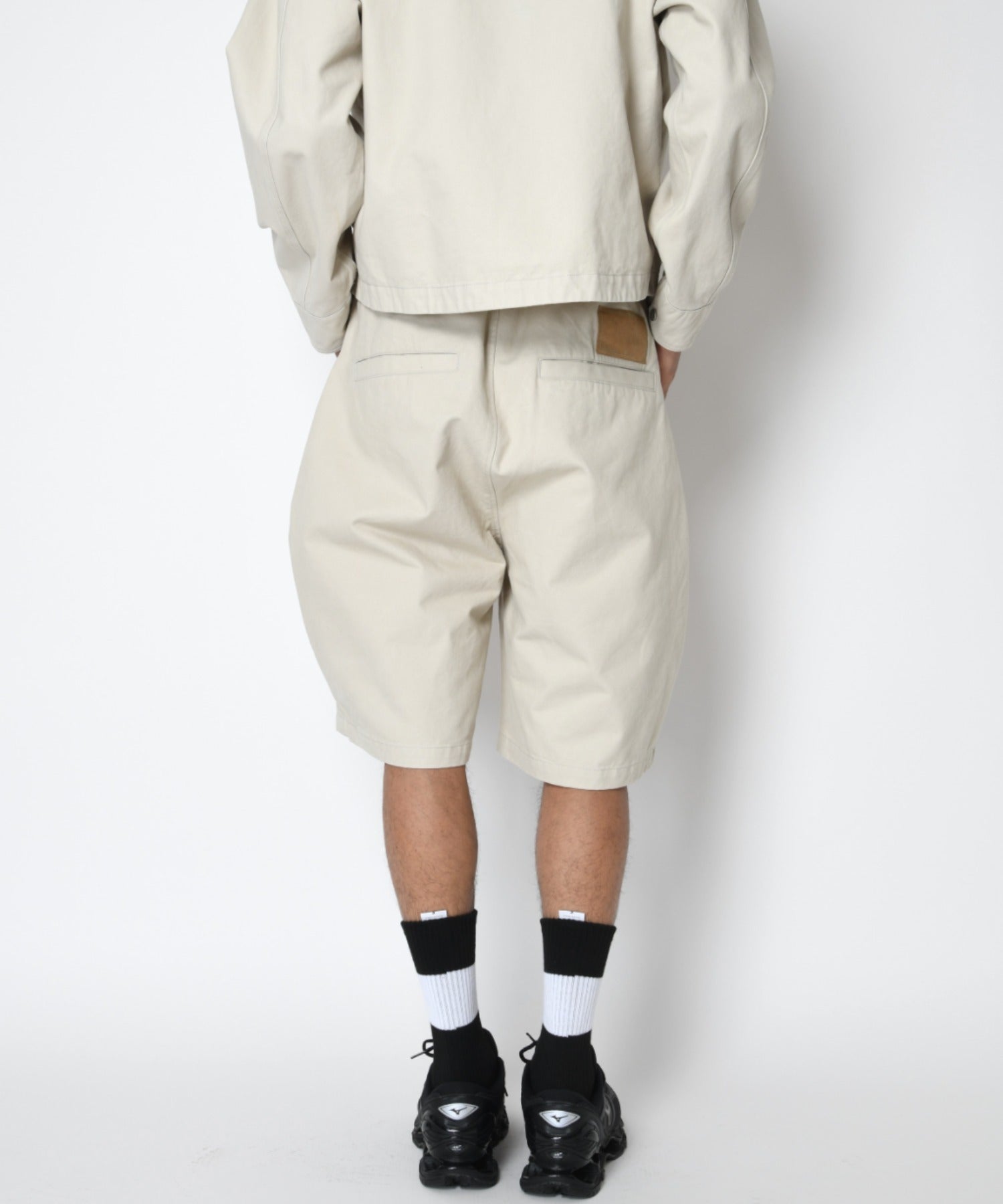 Pigment dyed Twill side-tuck shorts - ivory
