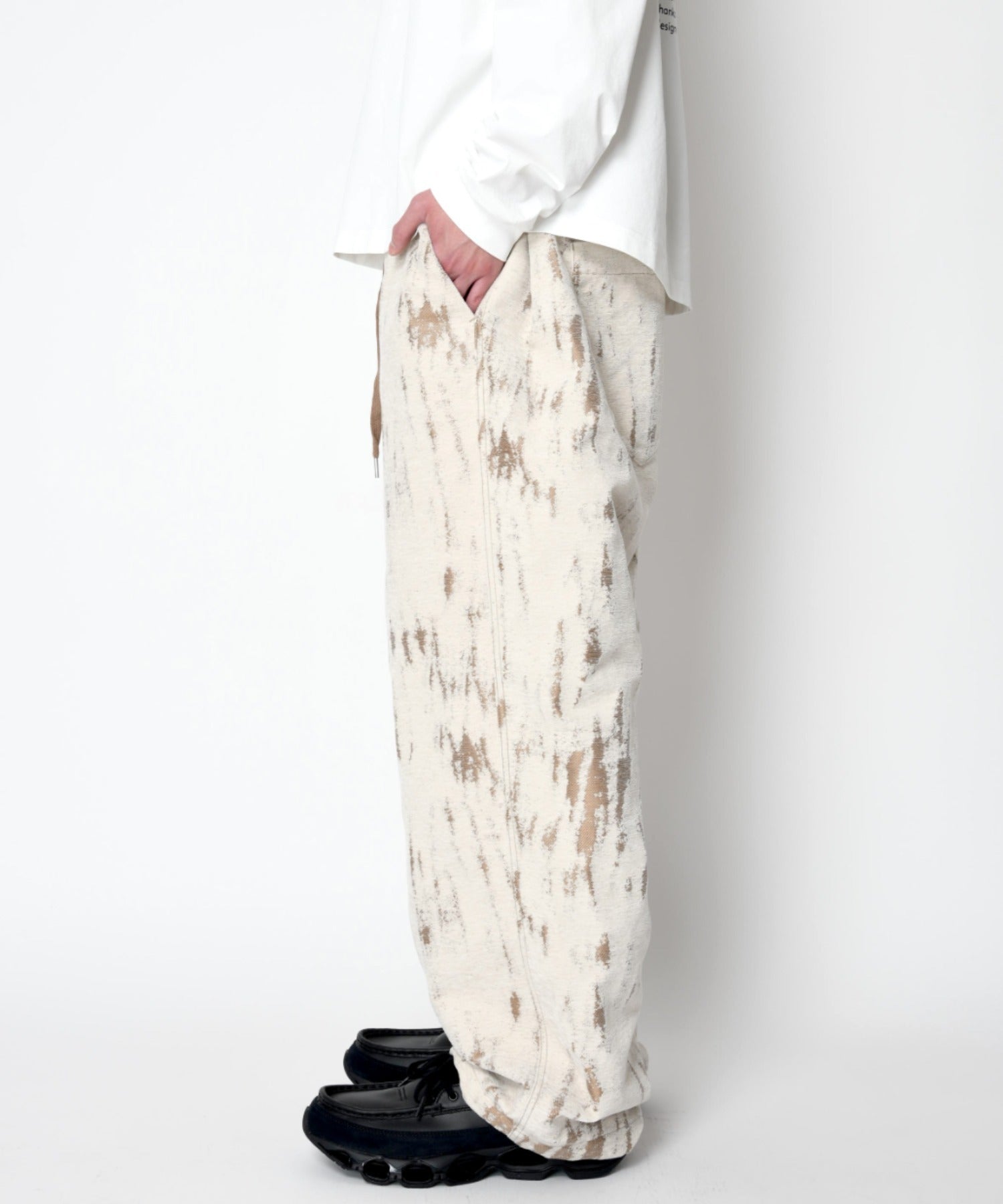 Damage jacquard side-tuck wide trousers - ivory / beige