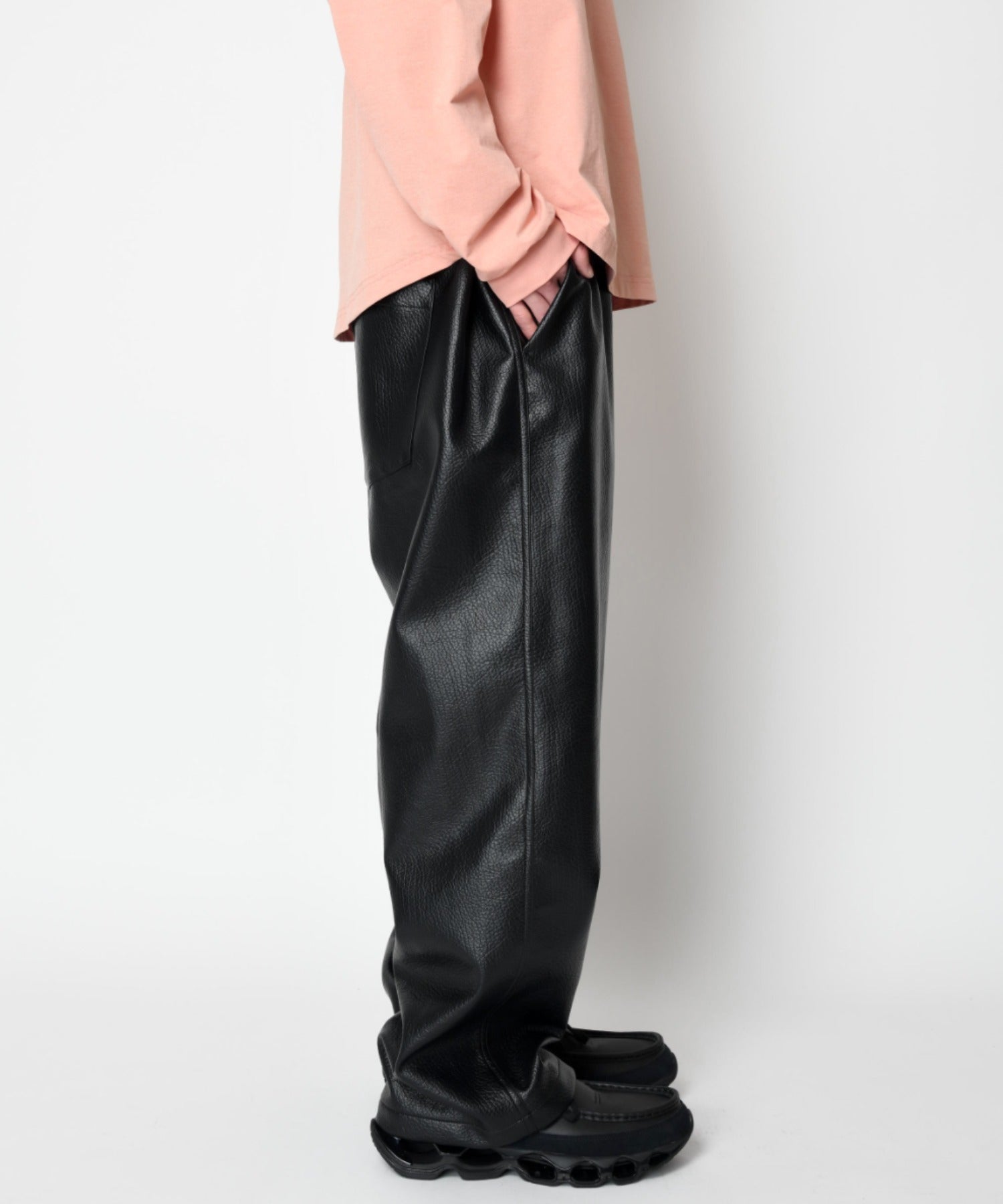 Shrink faux leather side-tuck wide trousers - faux leather black