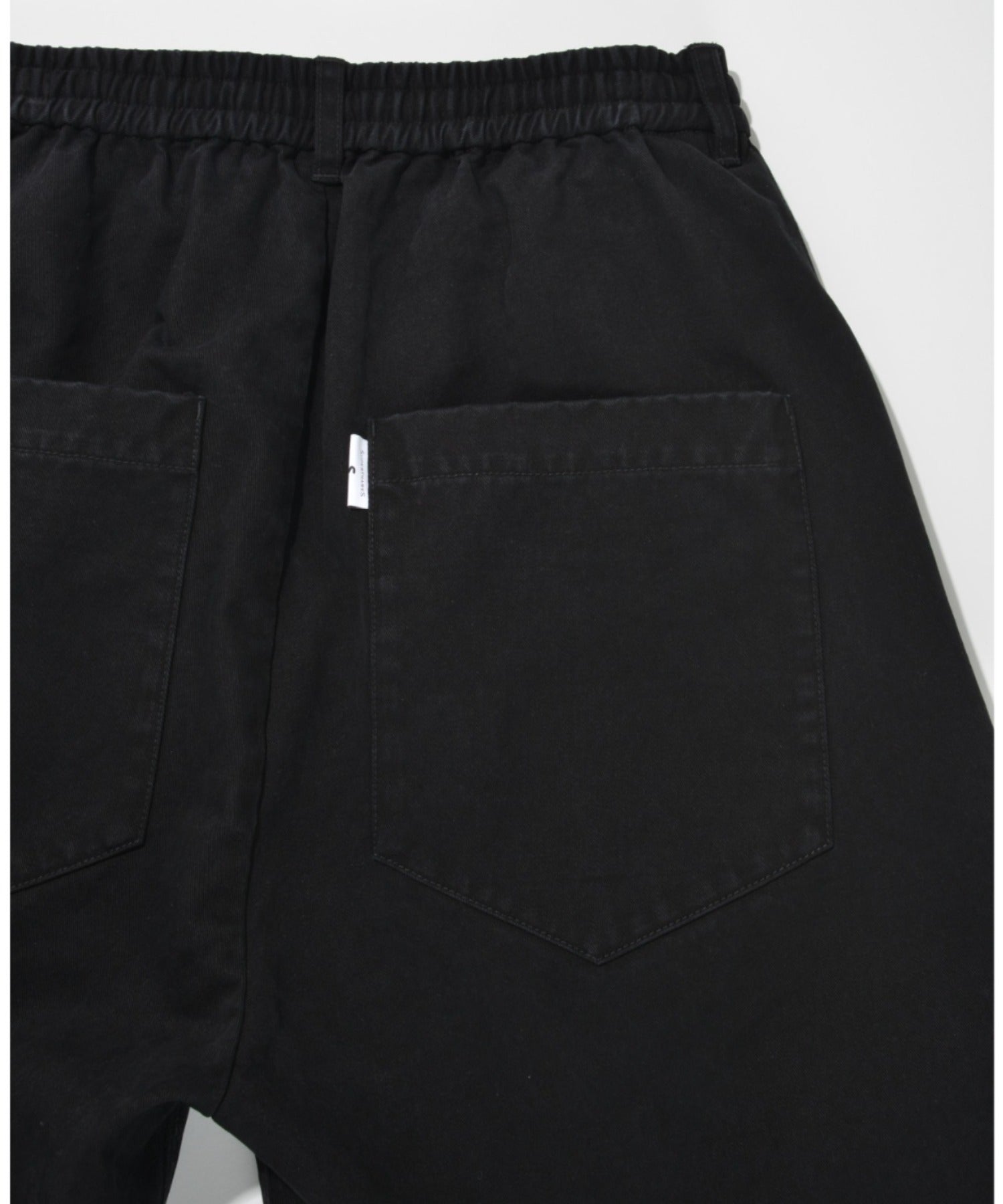 Pigment dyed side-tuck wide trousers - black