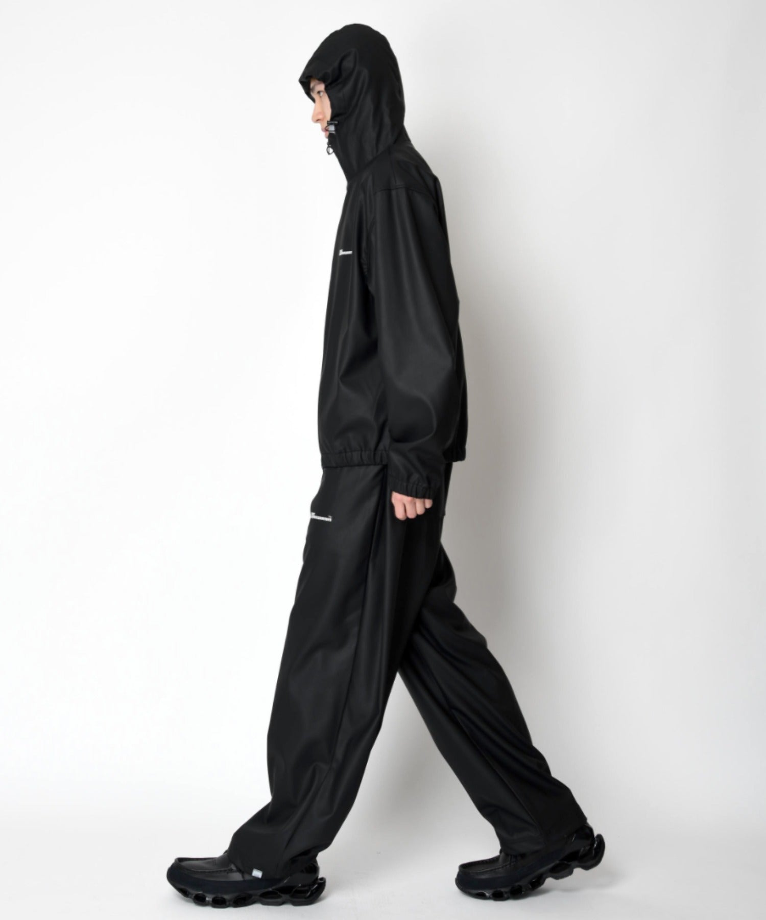 Side-tuck balloon pants - matte black